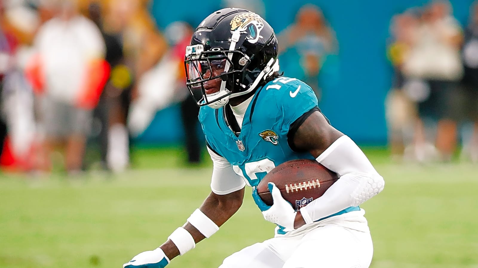 Travis Hunter plays both sides of ball in preseason debut