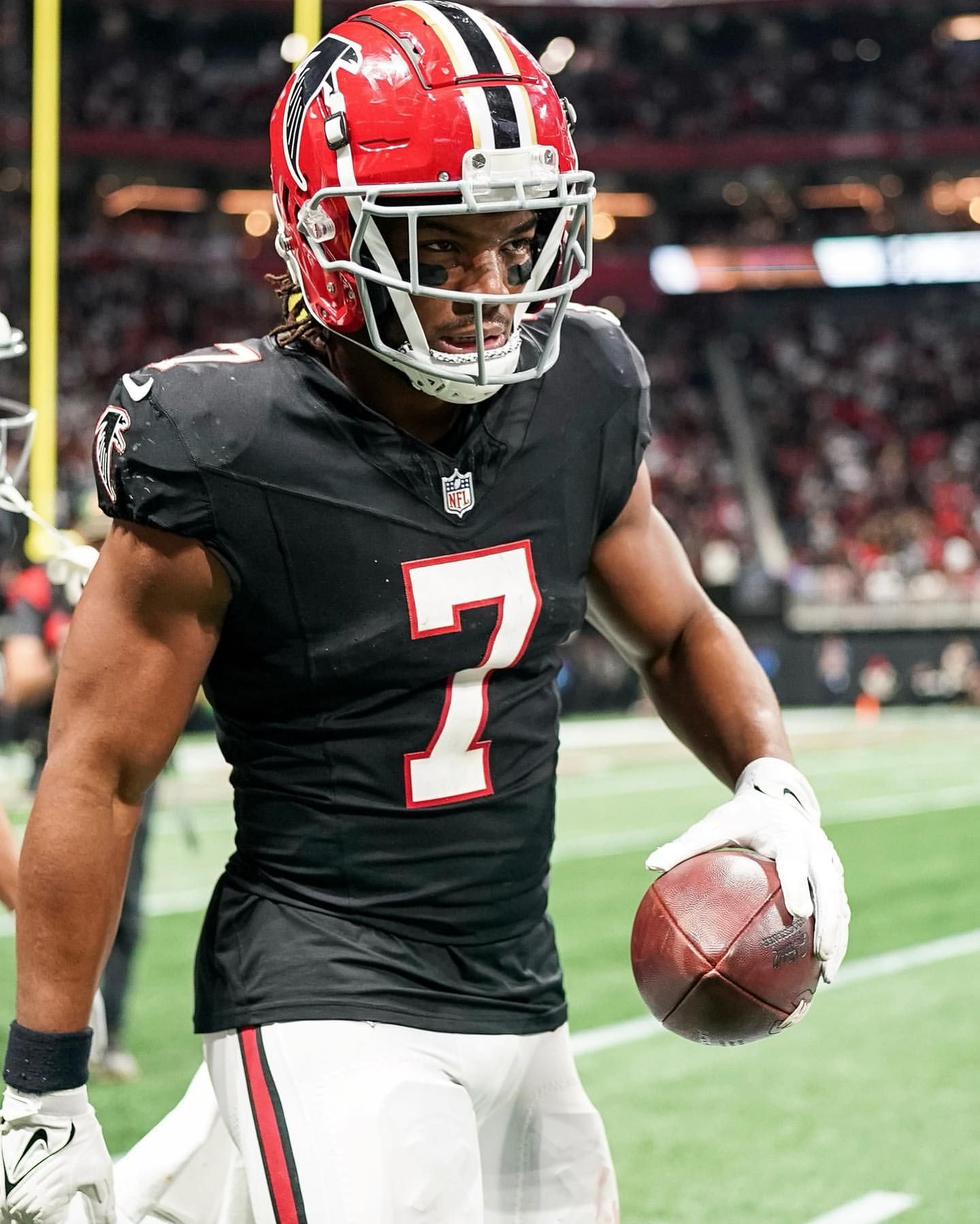 Bijan Robinson ideas. robinson, atlanta falcons, nfl football wallpaper