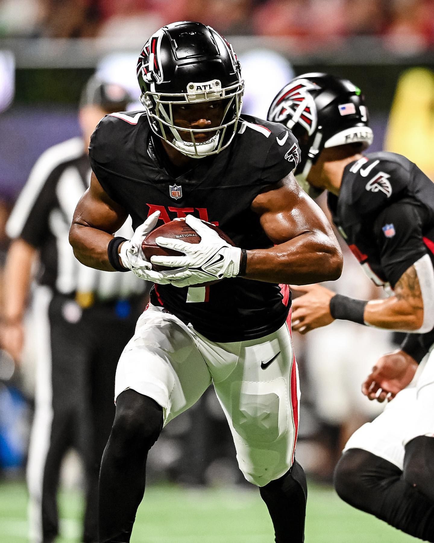 Bijan Robinson ideas. robinson, atlanta falcons, nfl football wallpaper