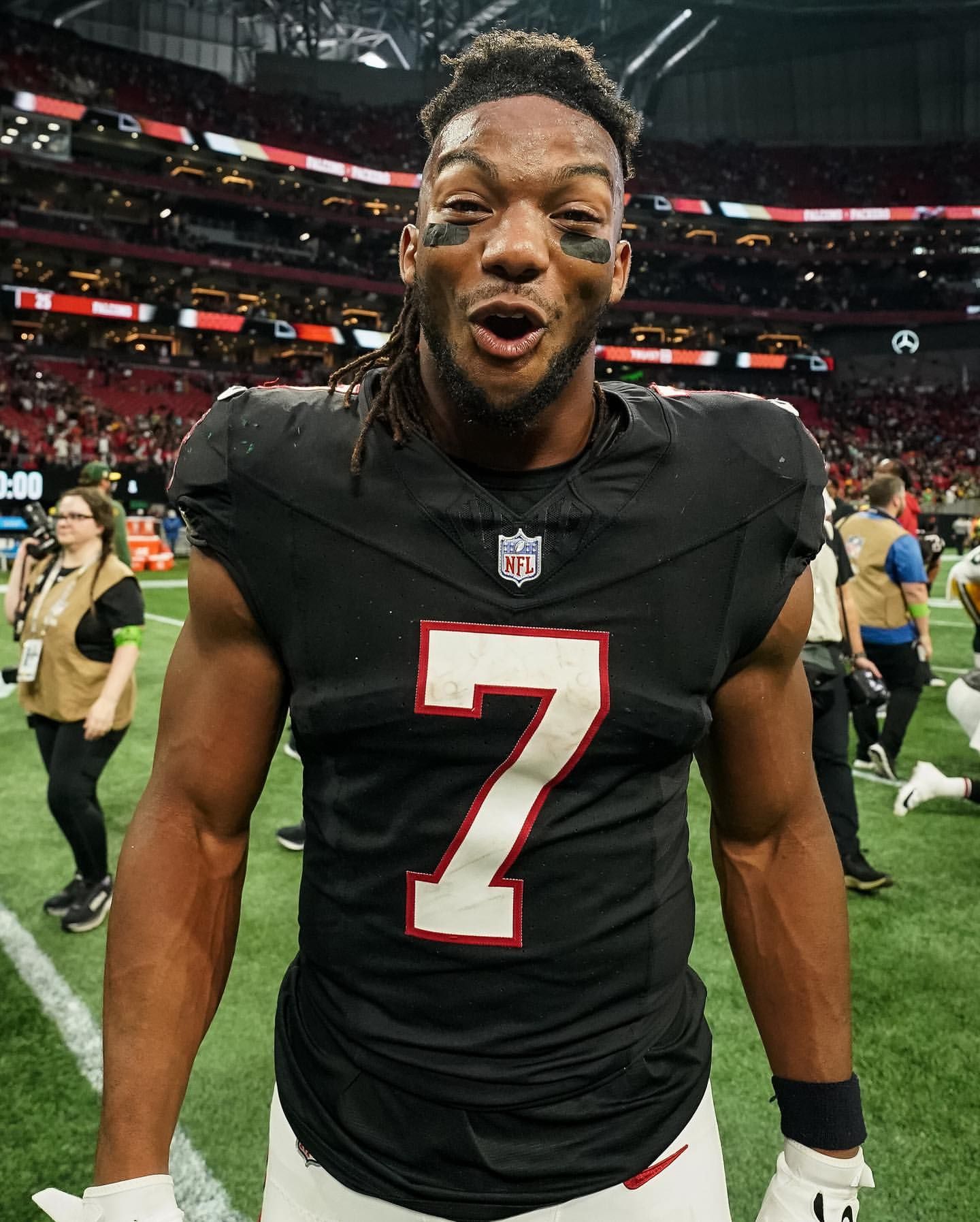 Bijan Robinson ideas. robinson, atlanta falcons, nfl football wallpaper