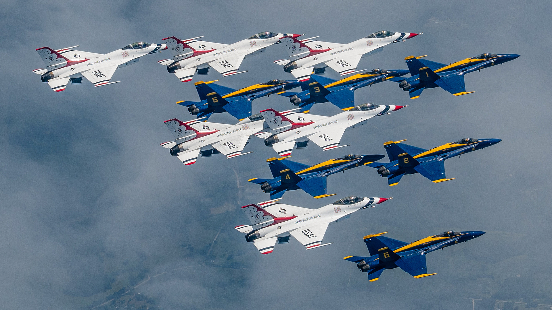 Check Out These Incredible Aerial Image Of The Blue Angels And Thunderbirds Flying Together Over New York City