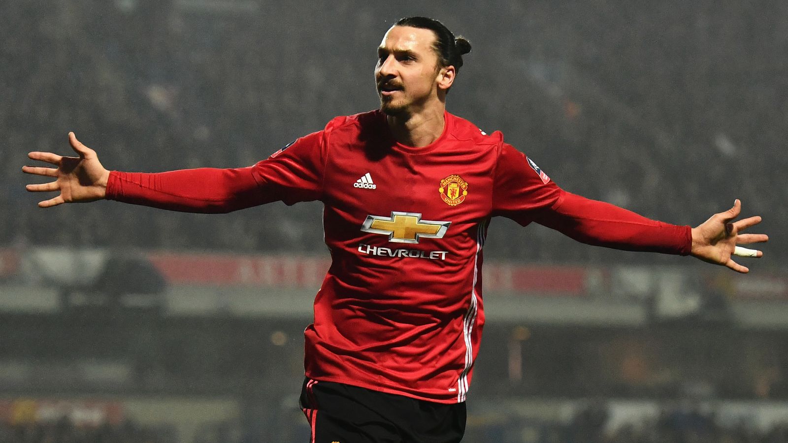 Zlatan Ibrahimovic announces Man United return in typical style