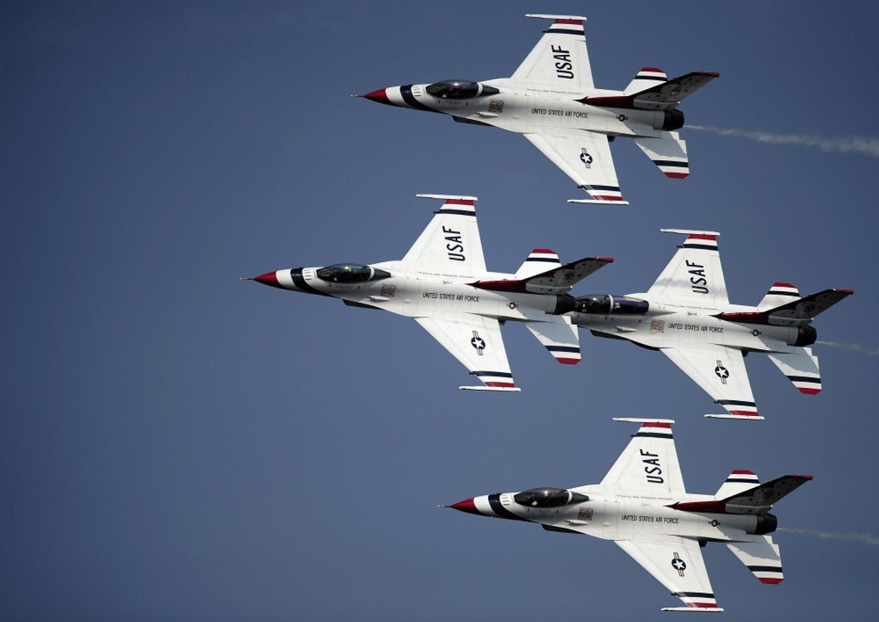 The U.S. Air Force Thunderbird demonstration team Poster Print # VARPSTSTK104328M