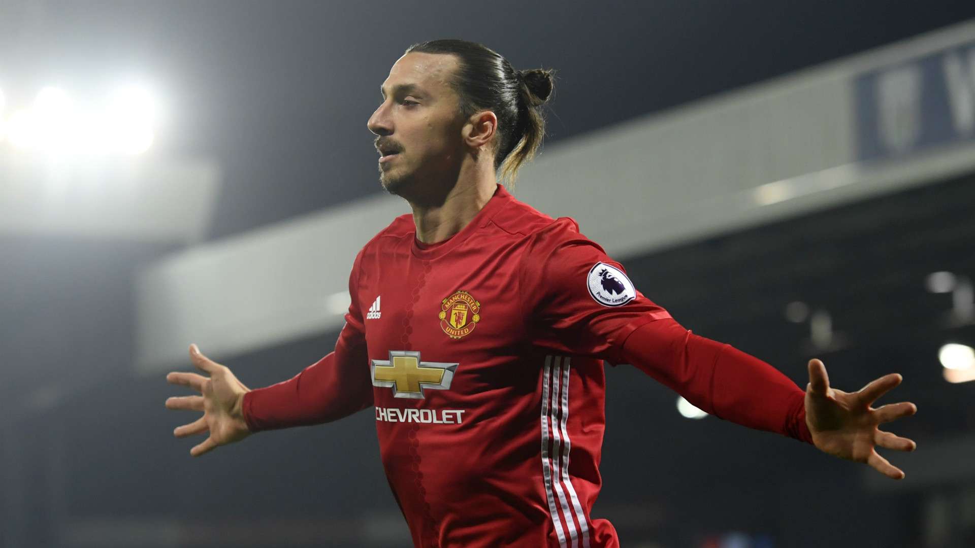 Man Utd transfer news: Mino Raiola hints Zlatan Ibrahimovic could return to Serie A with Napoli. Goal.com English Saudi Arabia