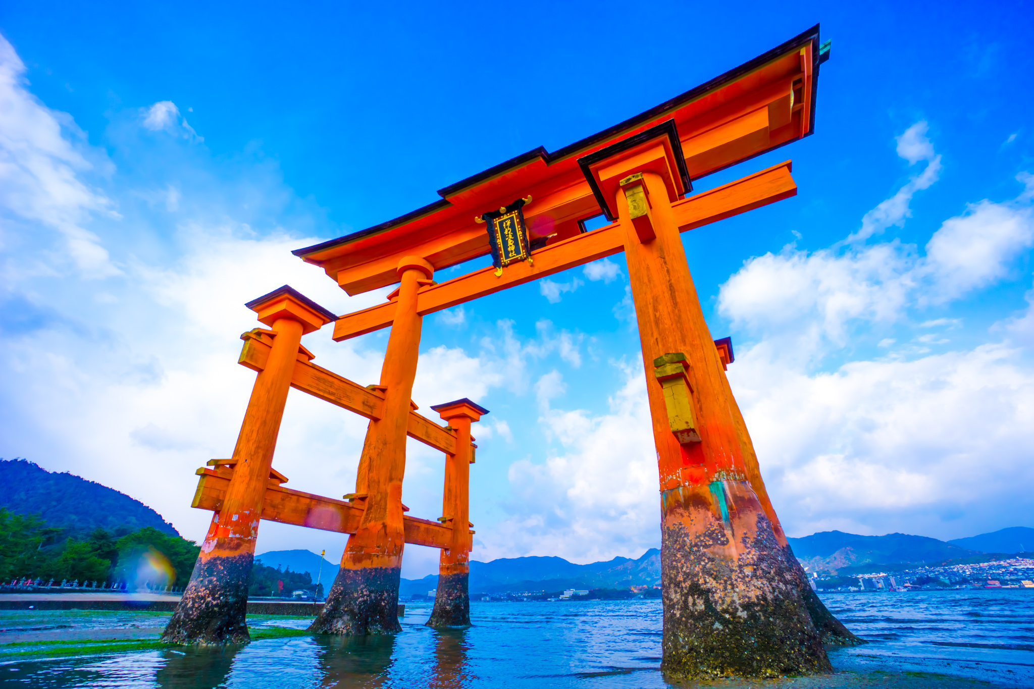 Itsukushima Shrine: daytime at low tide