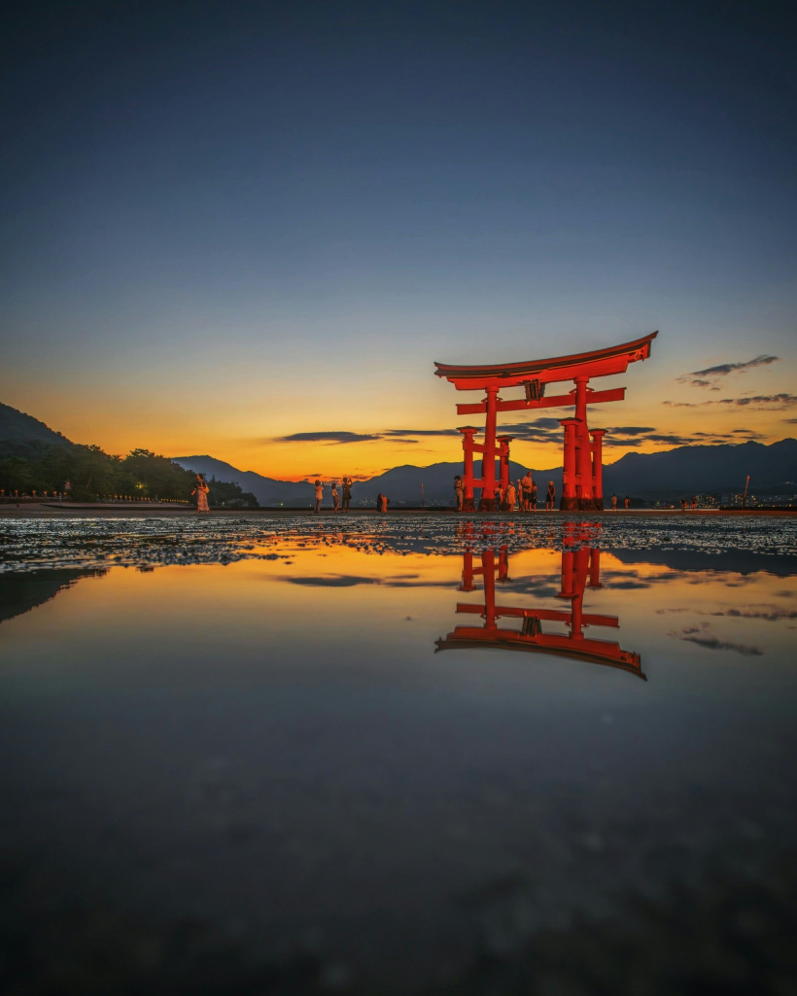 すっこ's post｜Hiroshima Hatsukaichi MiyajimaRecommended spots in Hiroshima#Miyajima#Itsukushima Shrine Otorii #miy｜【Hatsukaichi】【Hirosima Prefecture】【Miyajima】【Torii】【Photography】【Great view】【Nature】【Instagrammable】【Japan
