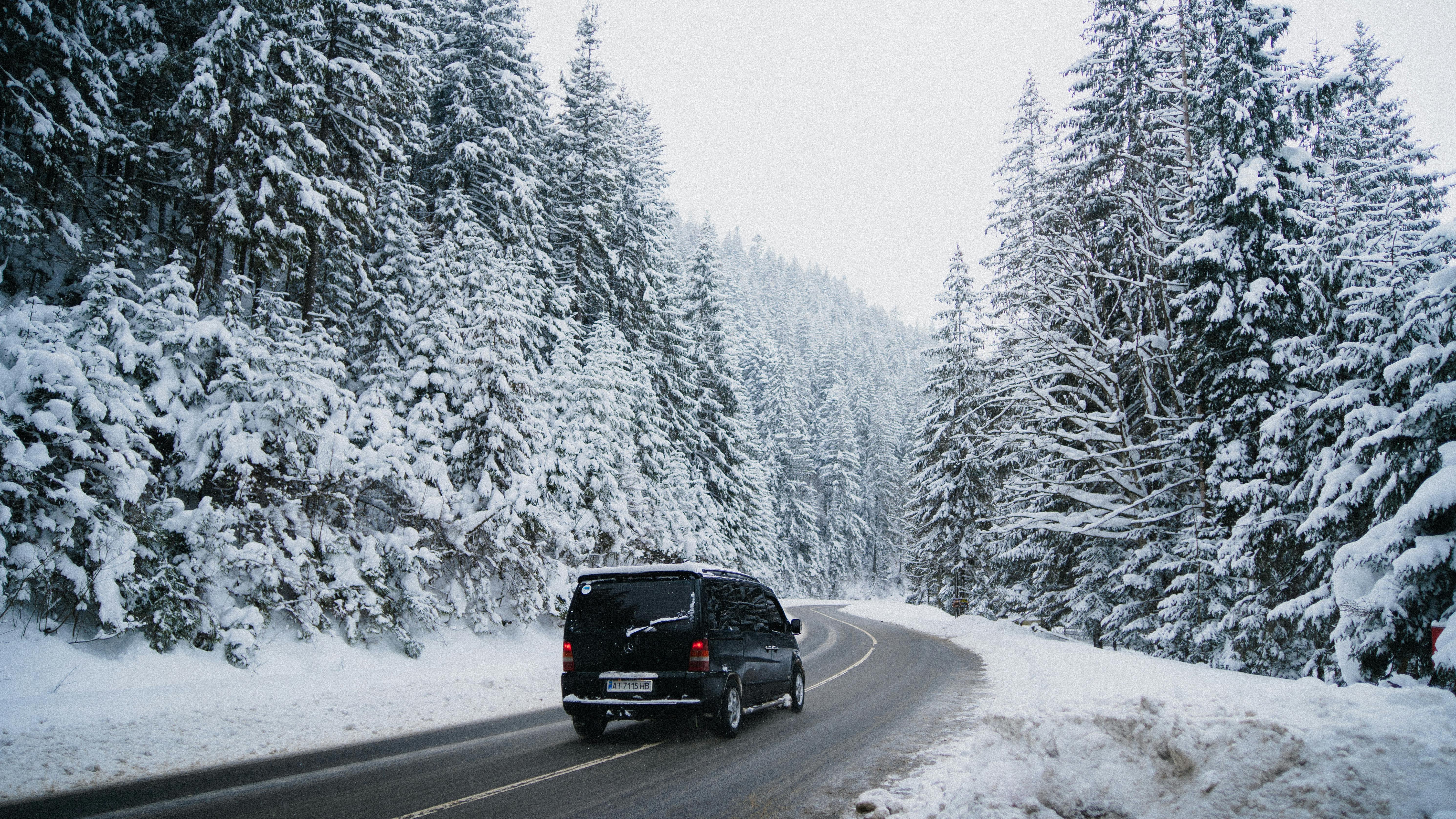 Car on Road in Winter · Free