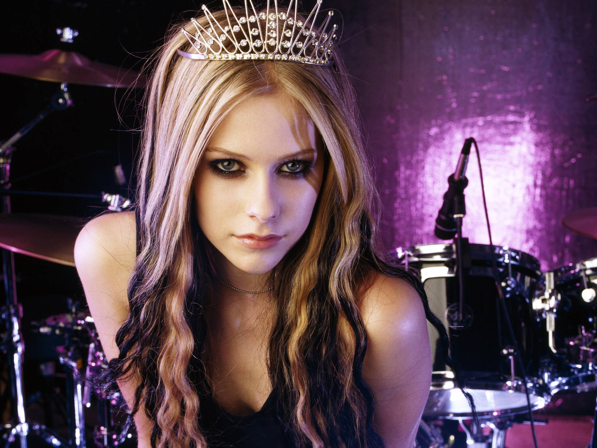 Download Punk Princess Avril Lavigne Wallpaper