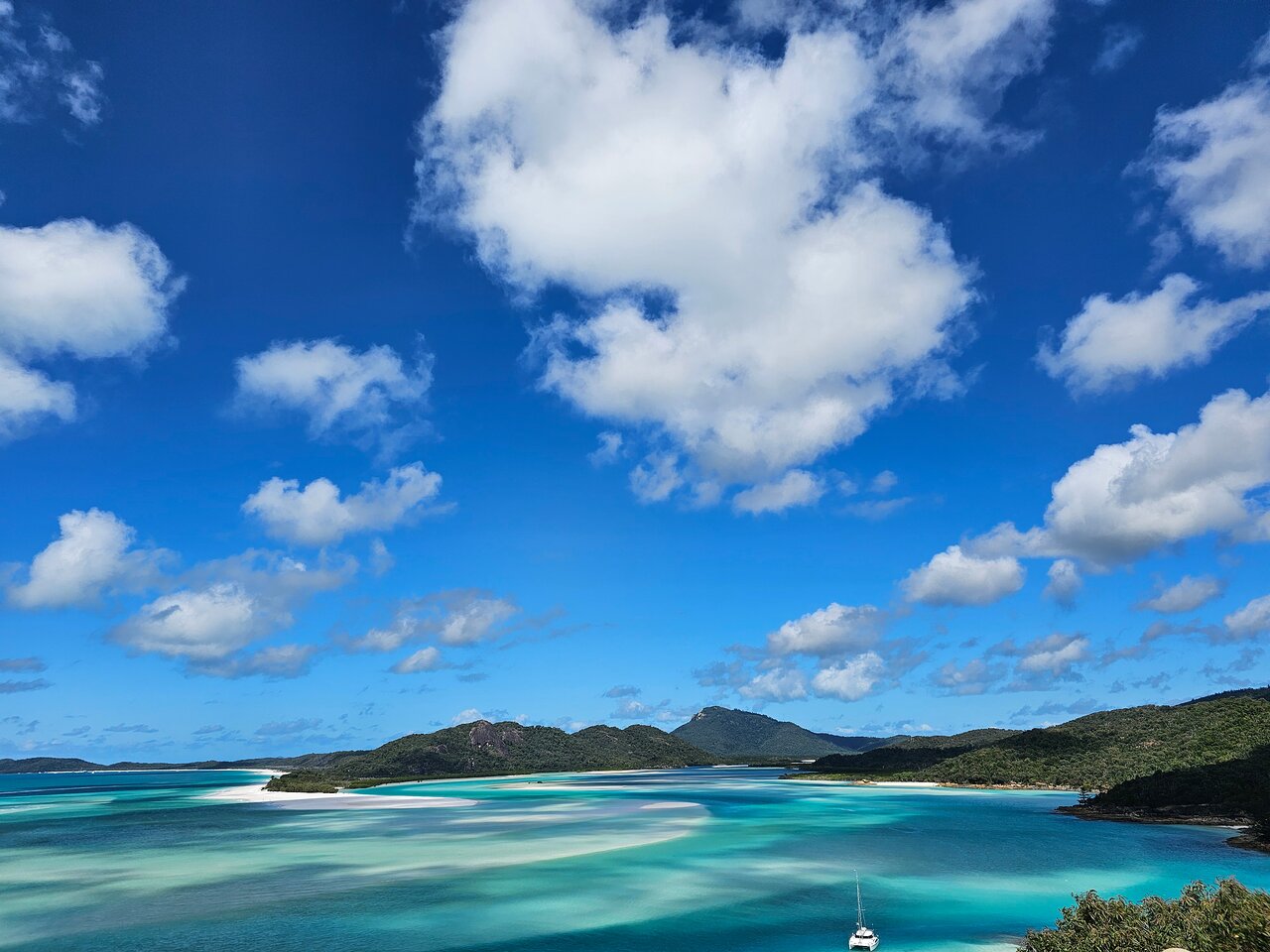 Highlights of the Whitsundays Catamaran Tour from Airlie Beach 2025