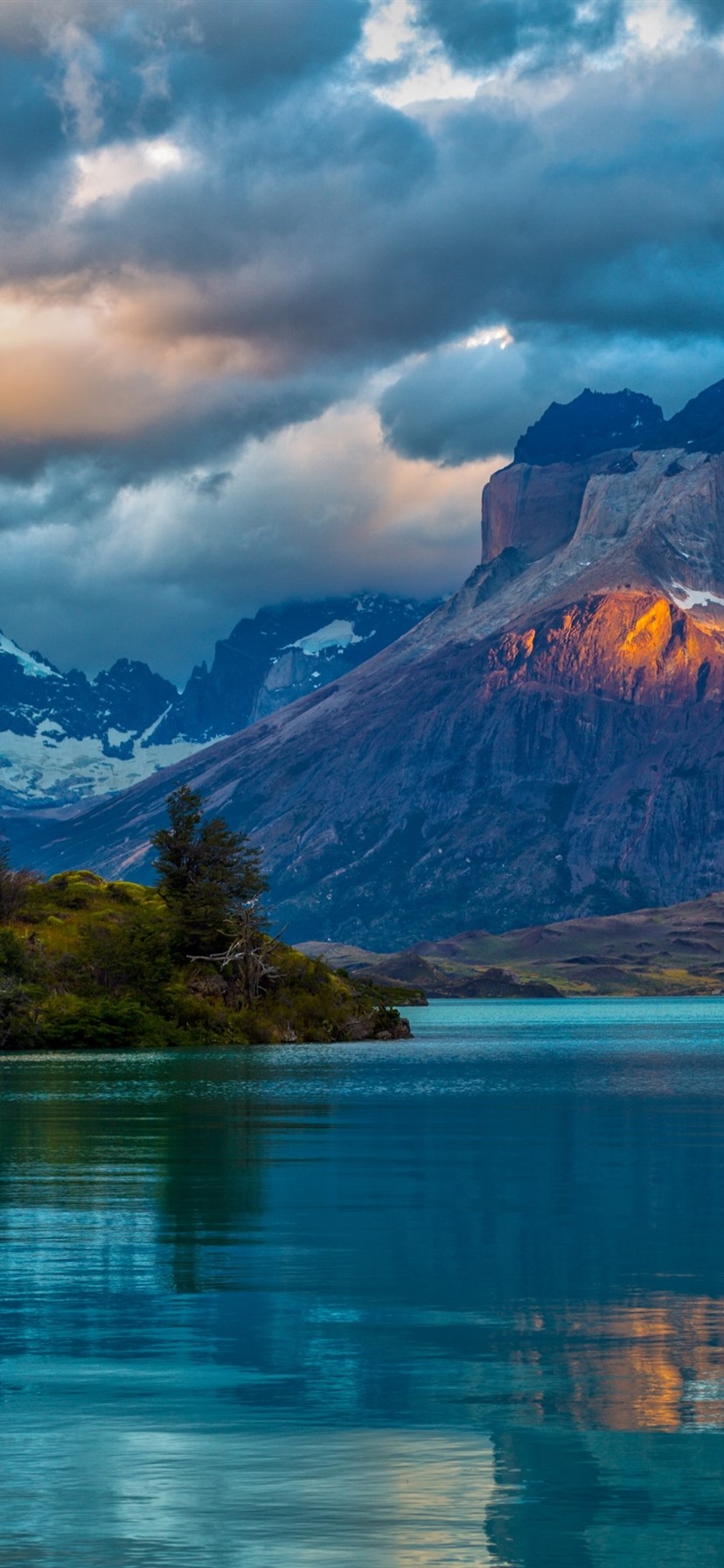 Wallpaper Argentina, Patagonia, lake, mountains, clouds, water reflection 2880x1800 Picture, Image