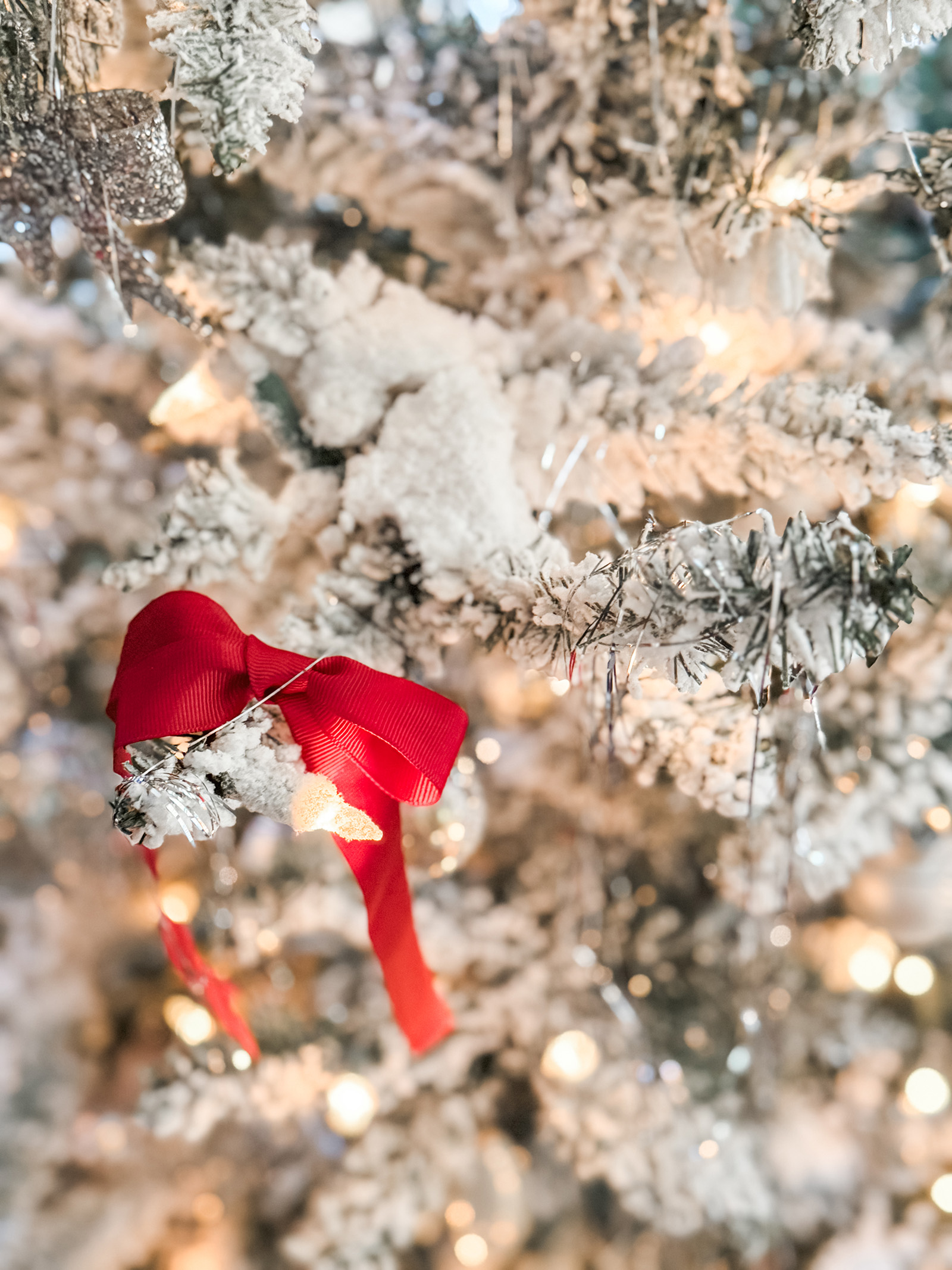 Home & Decor // Christmas 2024 Vintage Tree with Red Bows