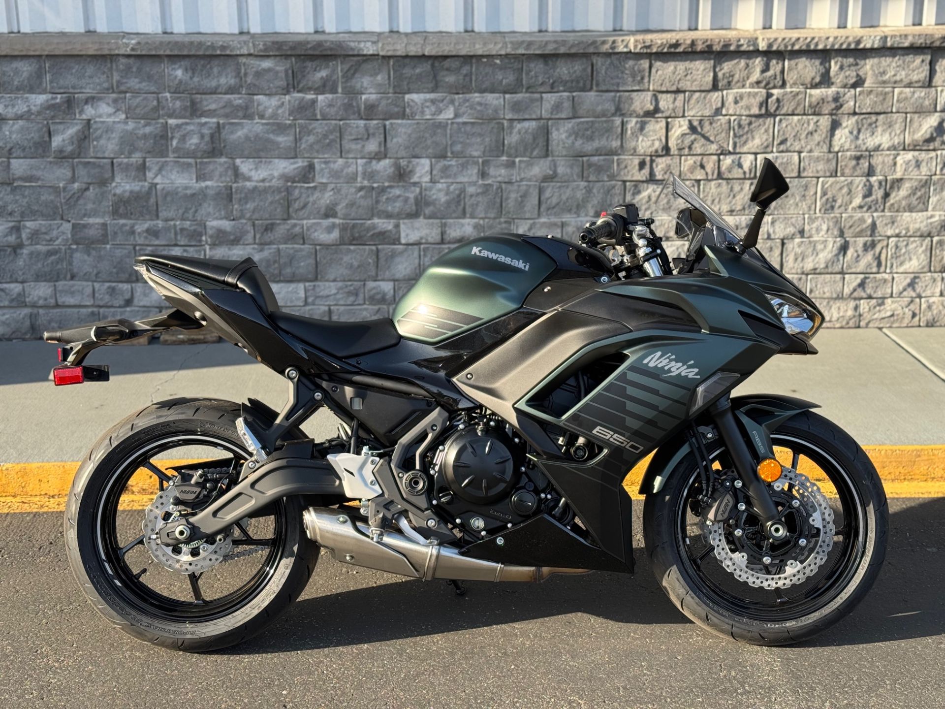 New 2025 Kawasaki Ninja 650 ABS, Lynnwood WA. Specs, Price, Photo. Metallic Matte Old School Green / Metallic Spark Black QWM4148