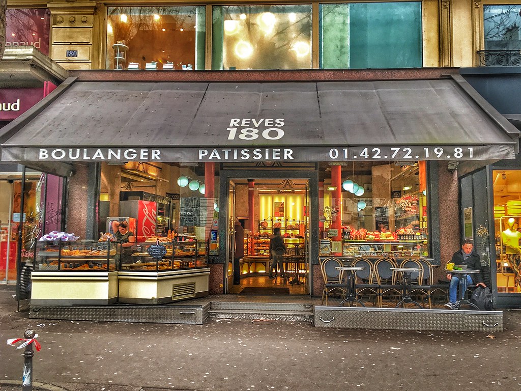 Paris France Rêve 180. At the foo