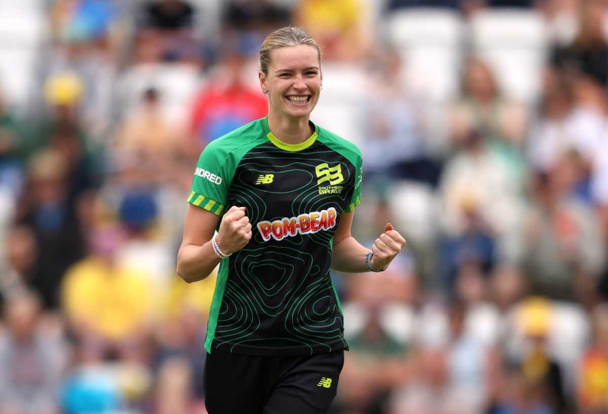 Lauren Bell Photo. Image Gallery and Match Picture