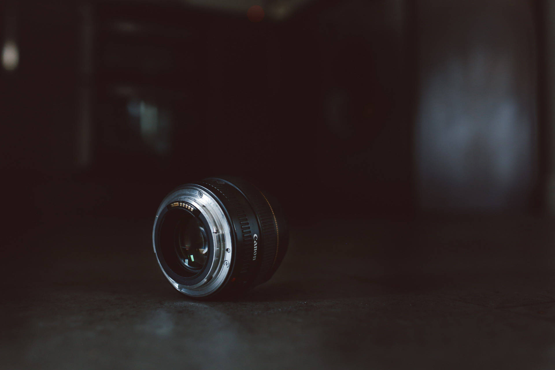 Download Dark Minimalist Camera Lens Wallpaper