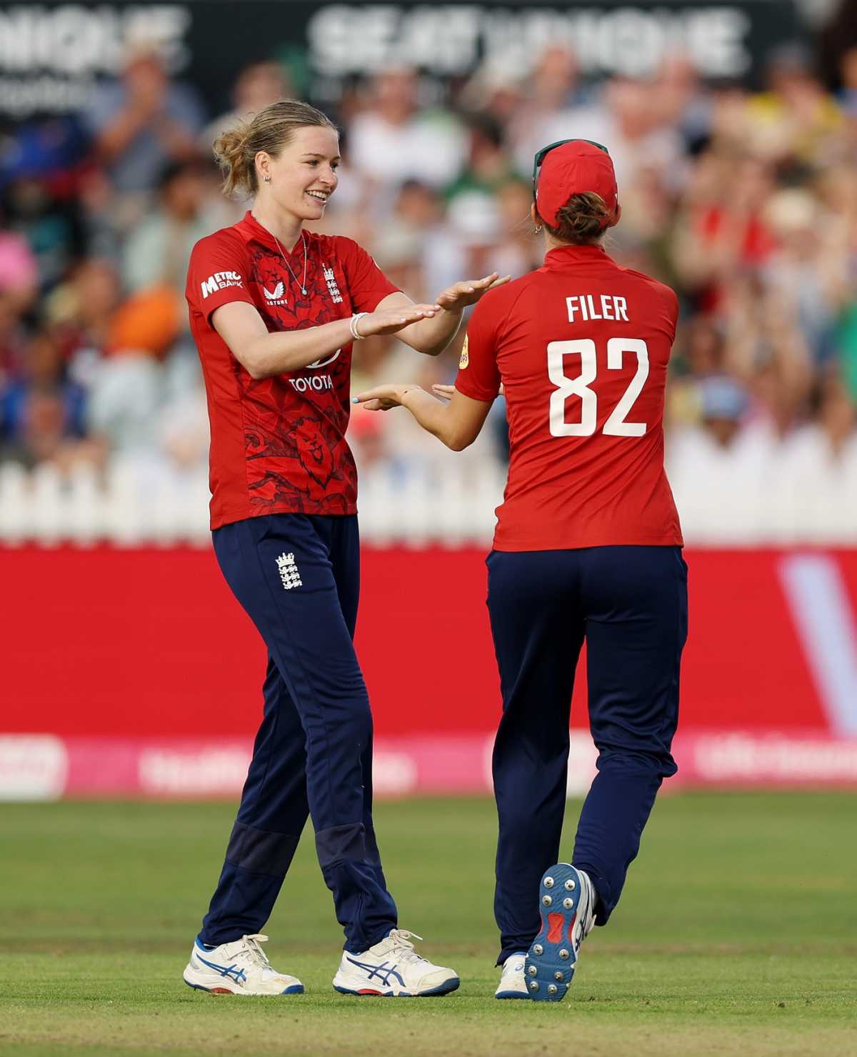 Lauren Bell Photo. Image Gallery and Match Picture