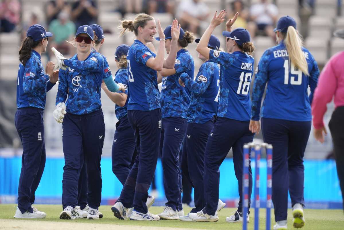 Lauren Bell Photo. Image Gallery and Match Picture