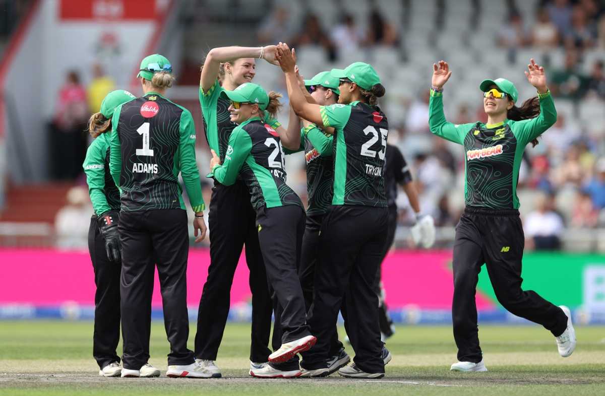 Lauren Bell Photo. Image Gallery and Match Picture