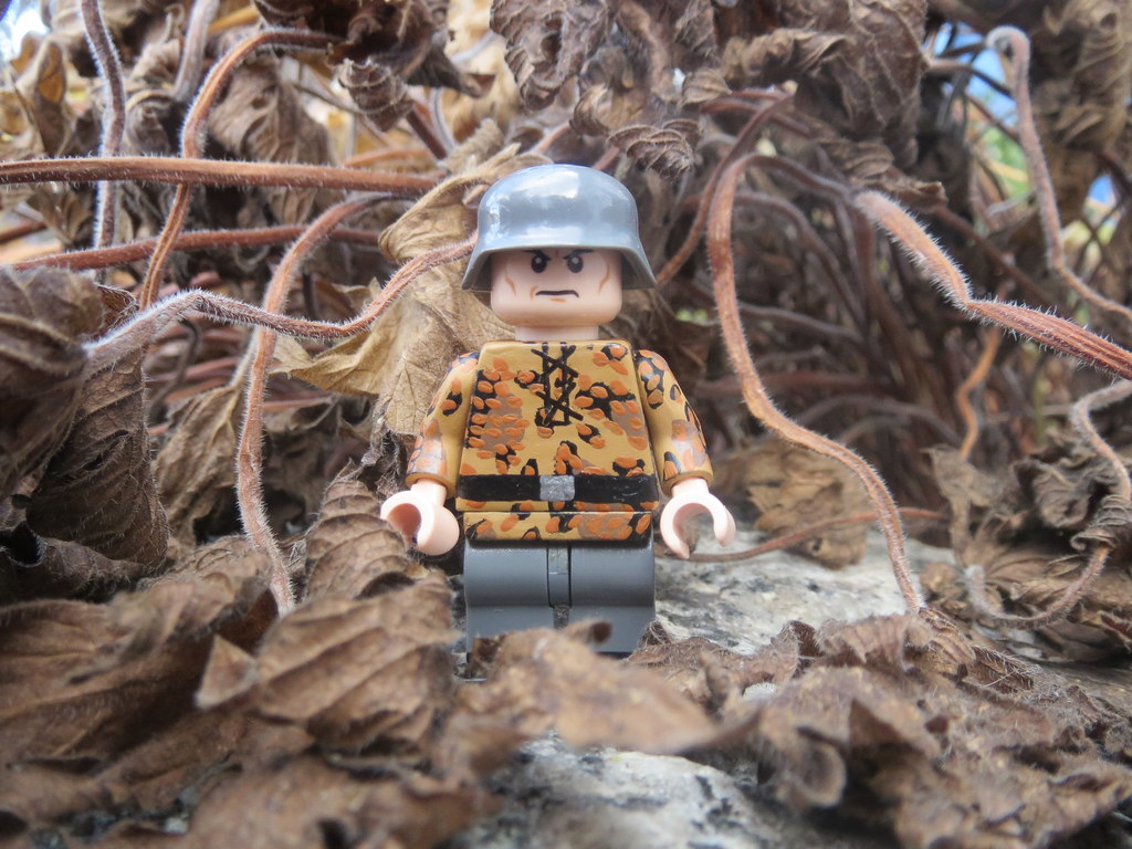 Lego WW2 SS autumn camo (test). An SS soldier hiding in the