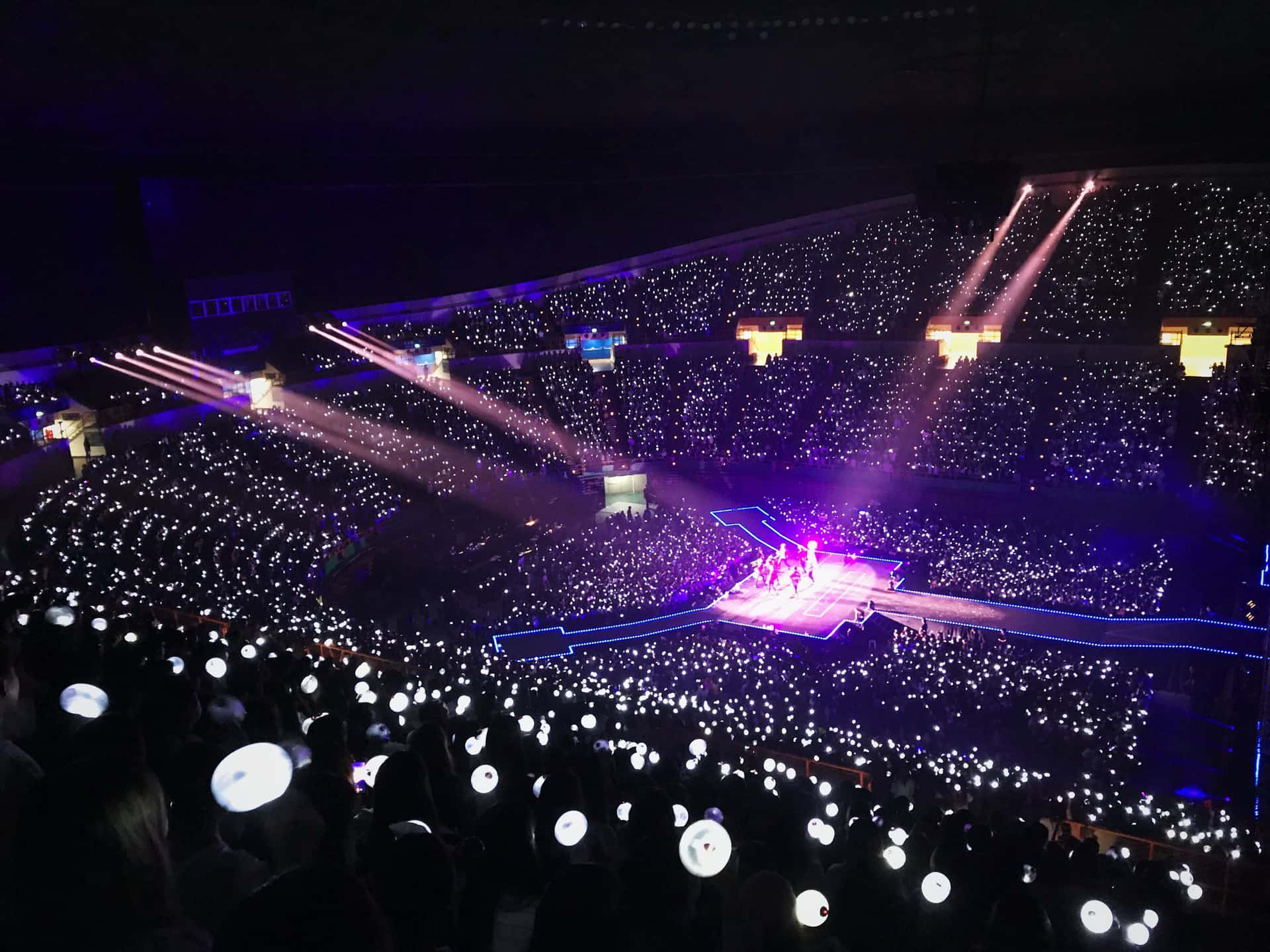 Download BTS gives an amazing performance at their sold out concert