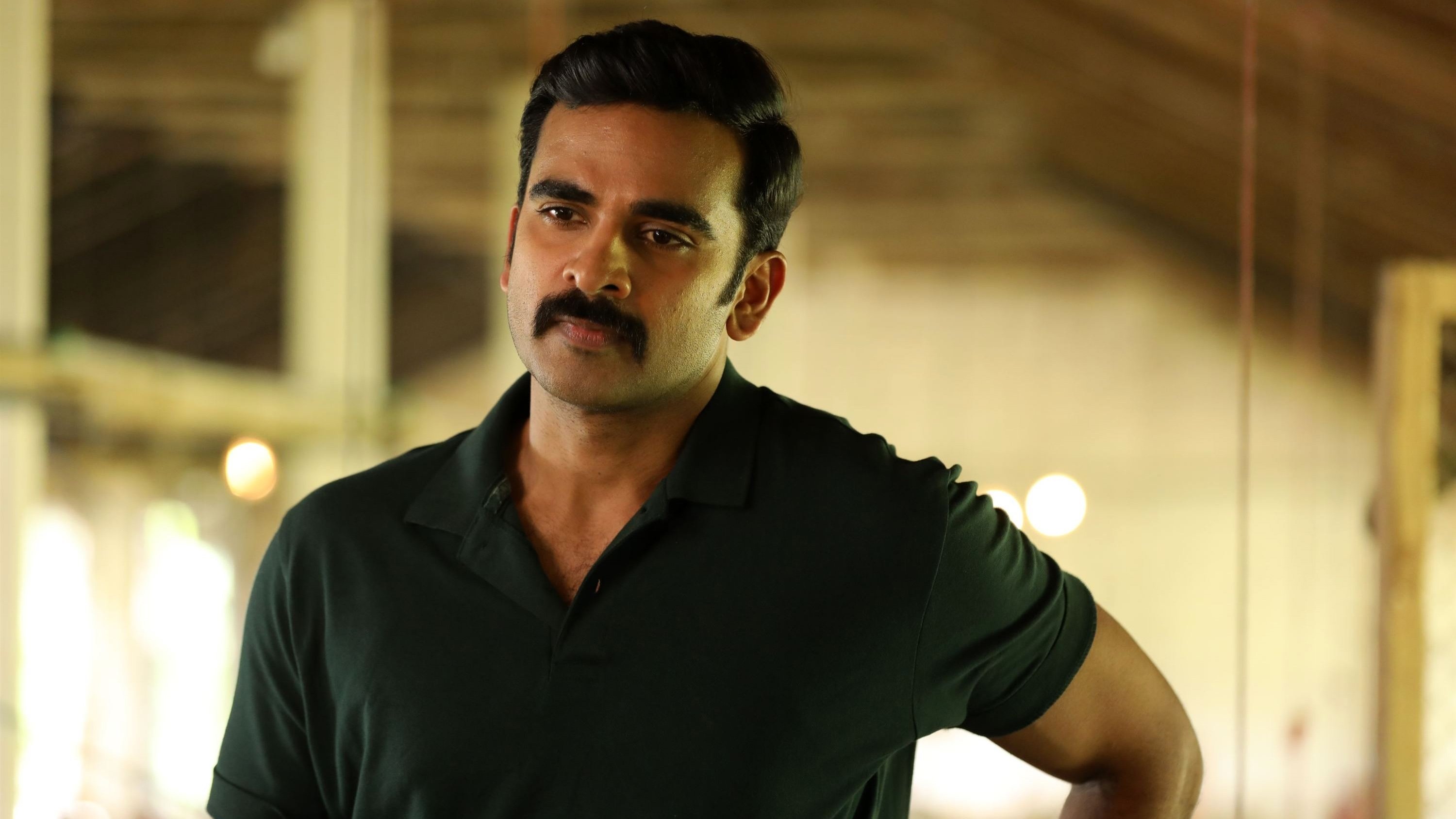 Nitham Oru Vaanam, covers, wallpaper