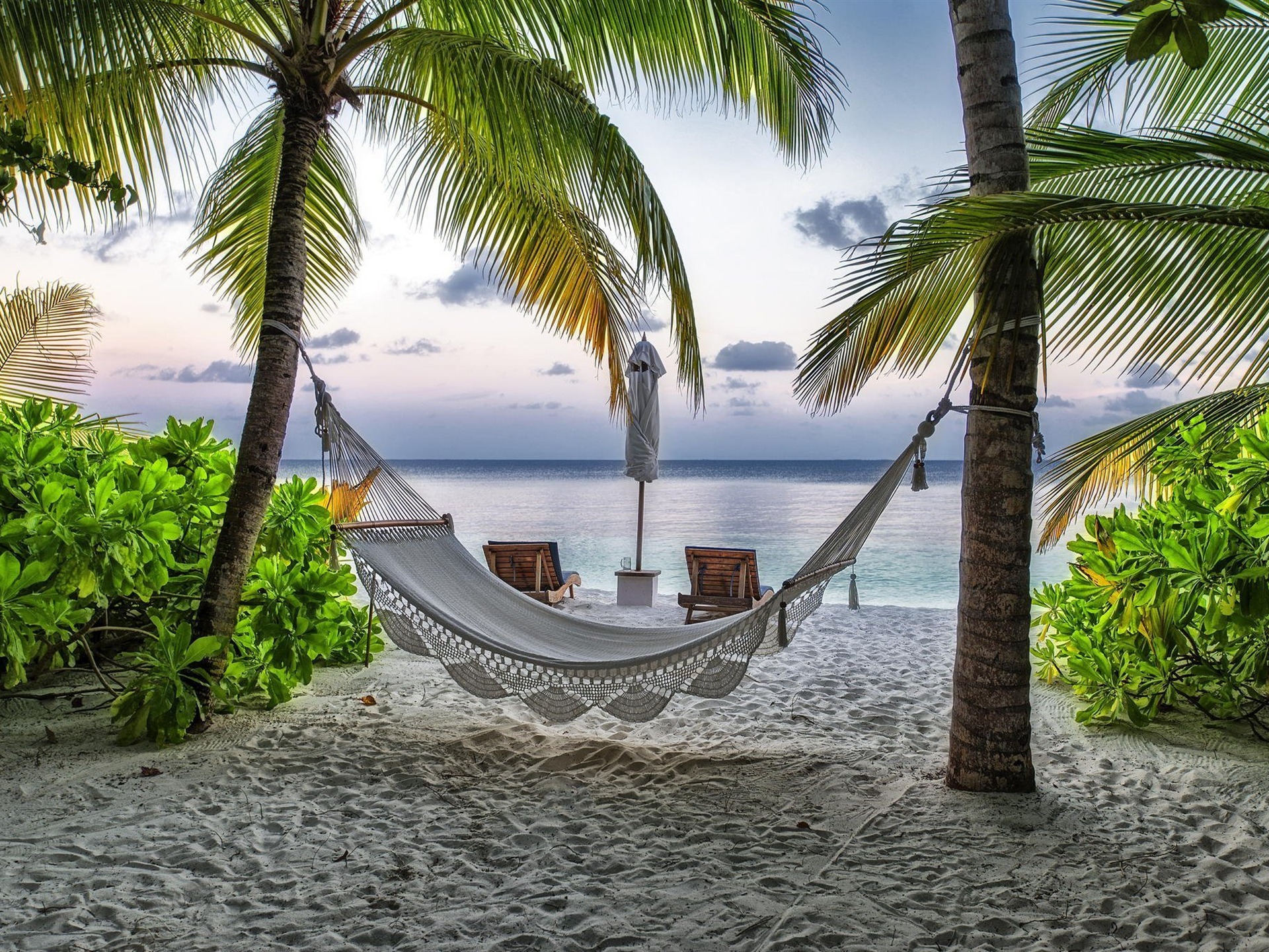 Hammock On Beach Desktop Wallpaper