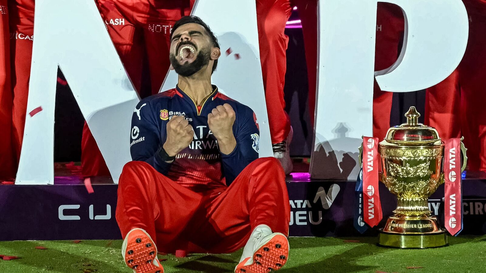 What's inside an IPL trophy? Virat Kohli's playful act goes viral after RCB lift maiden title in 18 years