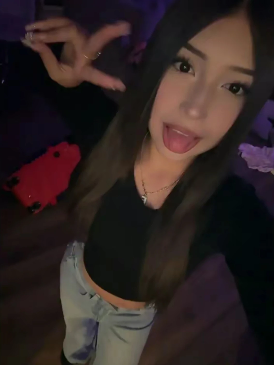 A‌I chat. 1v1 Chat with Character Esli Mendez for Free Personalized Conversations. PolyBuzz