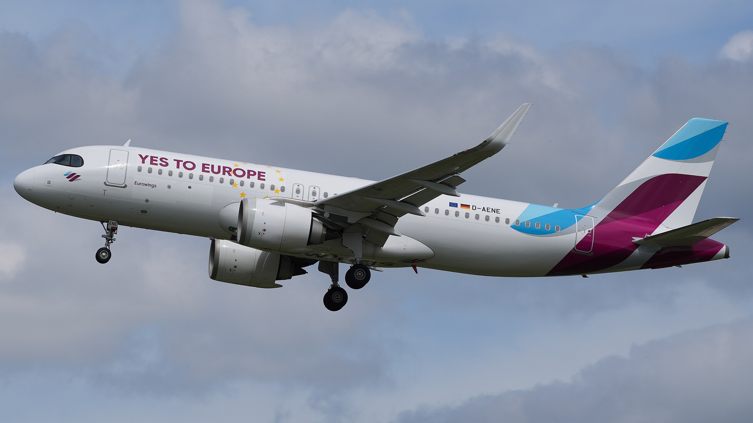 Hamburg Airport Eurowings Airbus A320 251N D AENE (DSC08373)