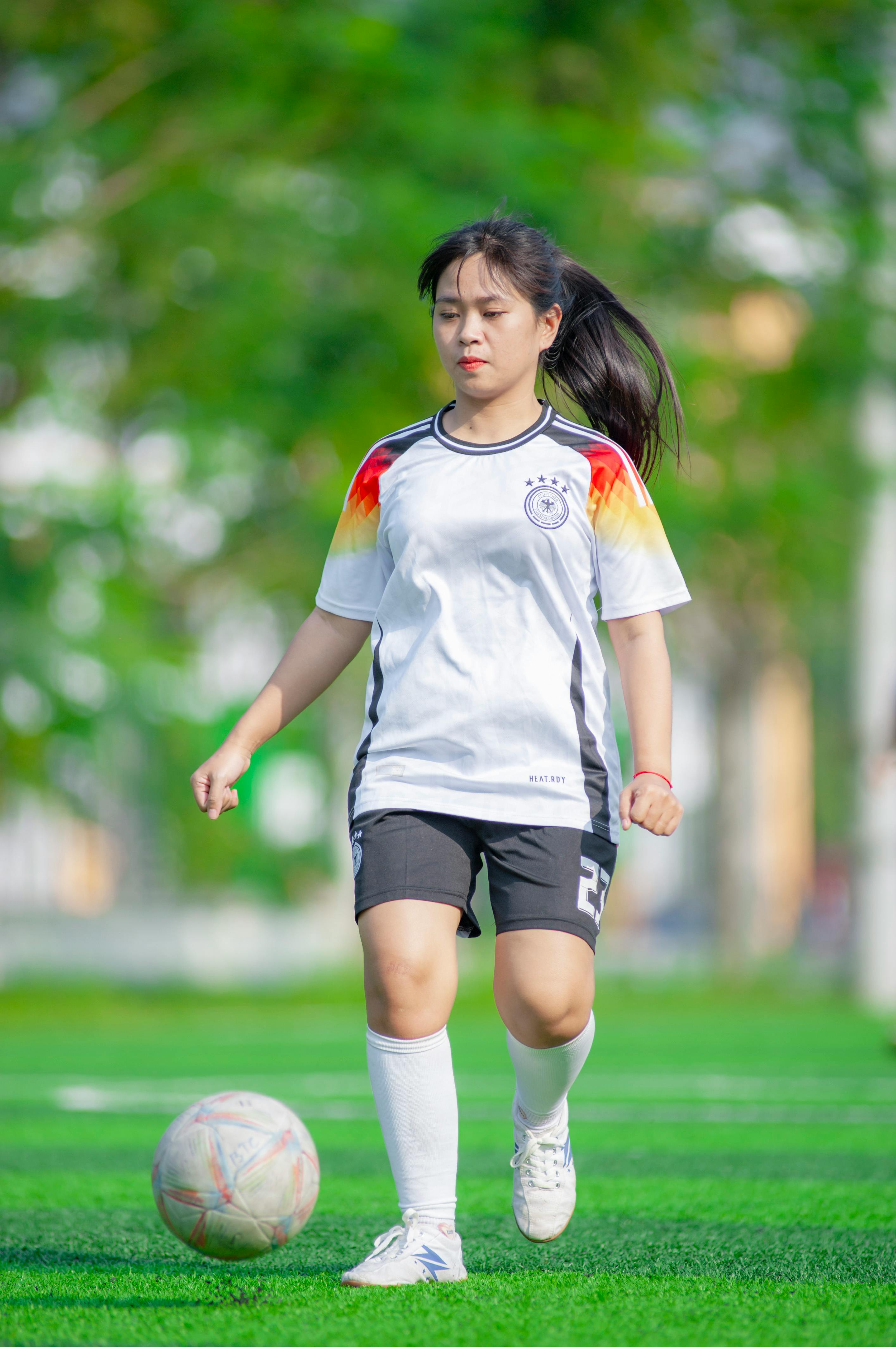 Girl Football Player Photo, Download The BEST Free Girl Football Player & HD Image