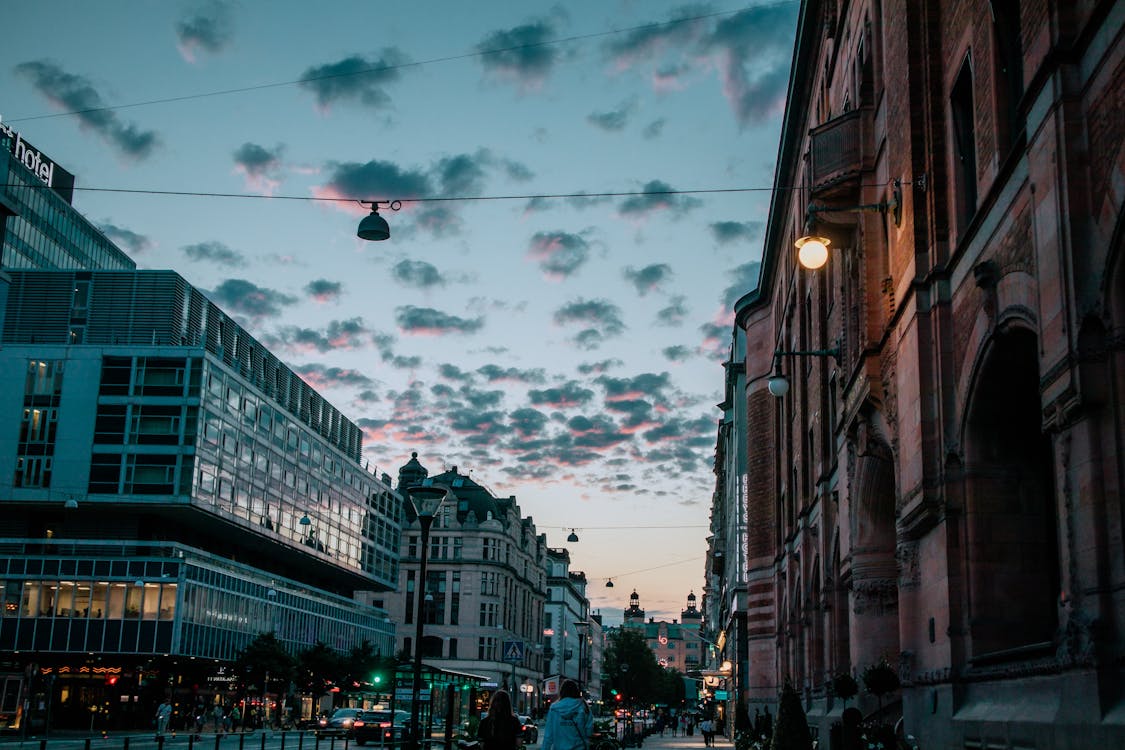 Twilight Urban Scene with Dramatic Cloudscape · Free