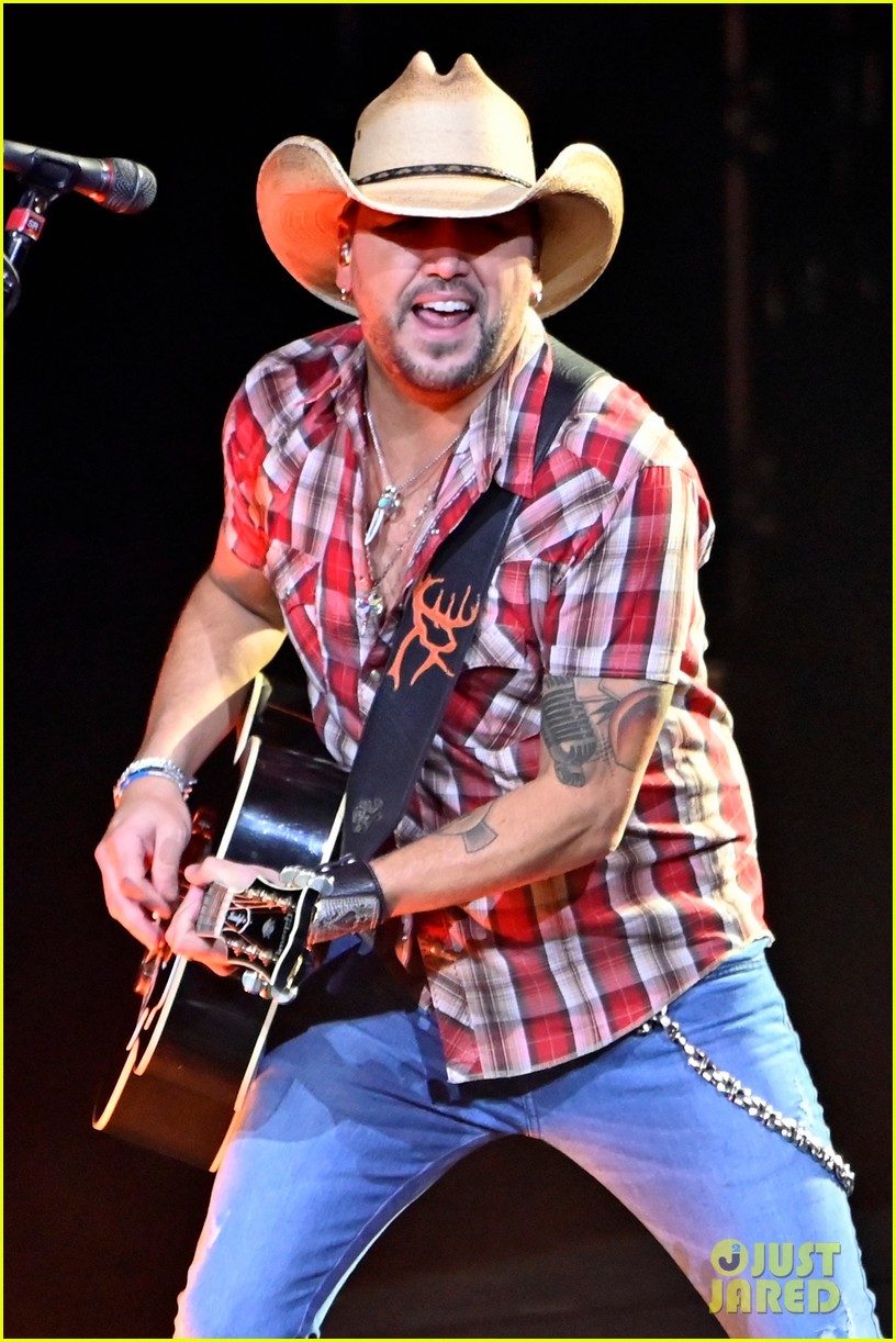 Jason Aldean Performs First Concert in Las Vegas Since Route 91 Harvest Festival Shooting in 2017: Photo 4399759. Jason Aldean Photo. Just Jared: Entertainment News