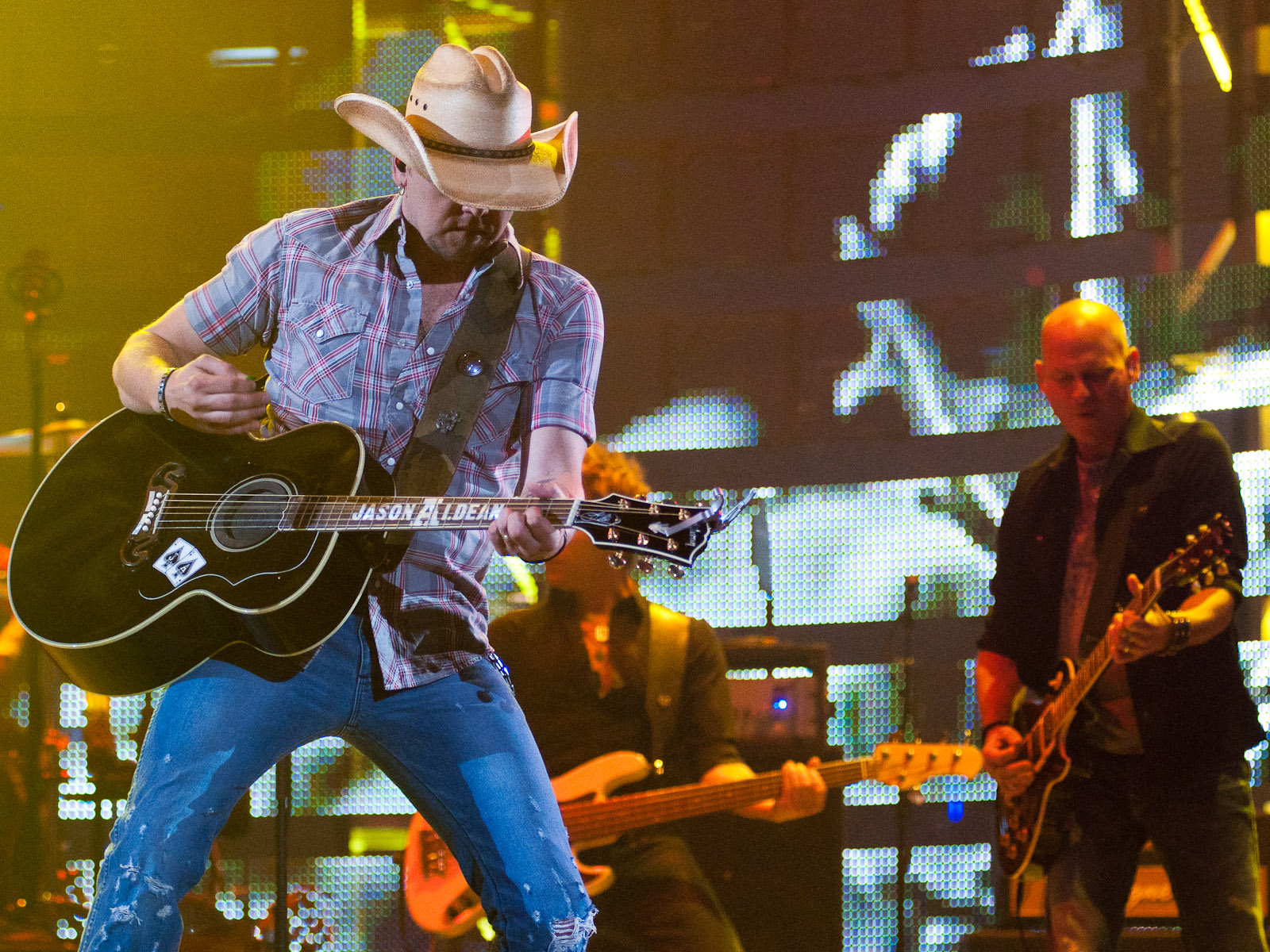 In RodeoHouston Finale, Jason Aldean Looks Like A Cowboy But Delivers Like Arocker Rapper