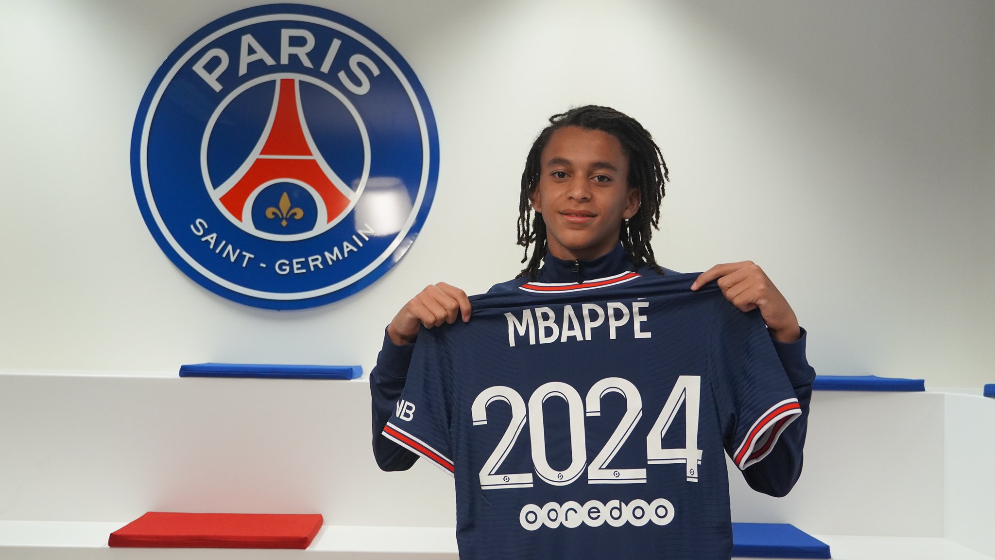 PSGhub Mbappé has signed his first contract with PSG, until June 2024
