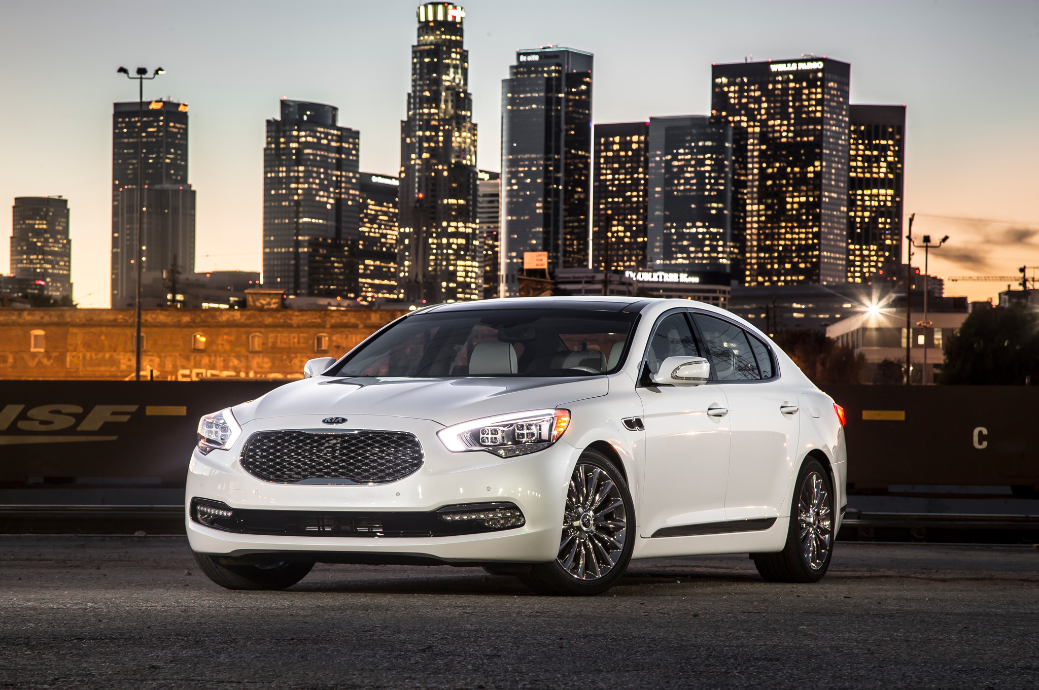 Kia K900 V 6 Rated At 18 27 MPG, V 8 Model At 15 23 MPG Trend WOT