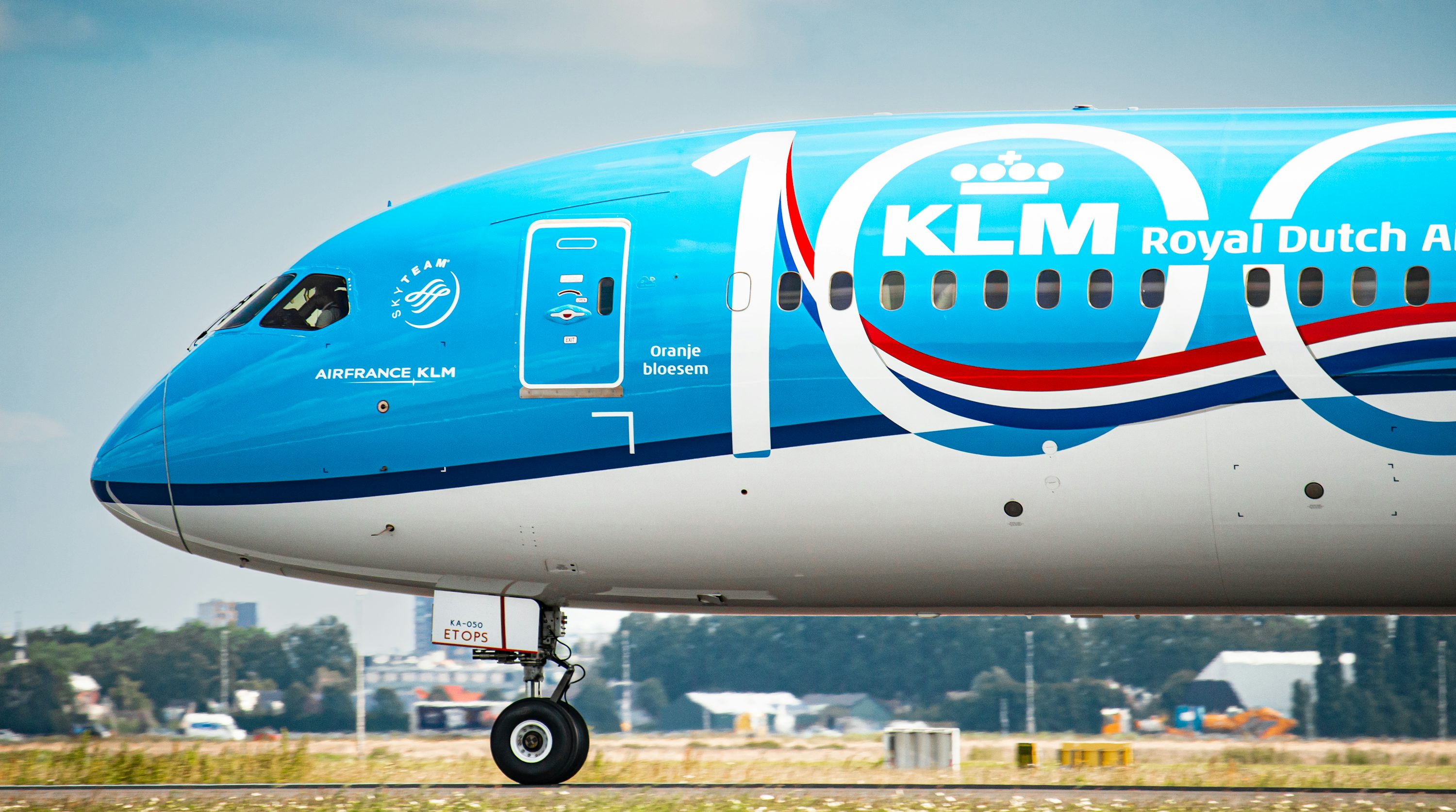 KLM Royal Dutch Airlines blue! /Wallpaper