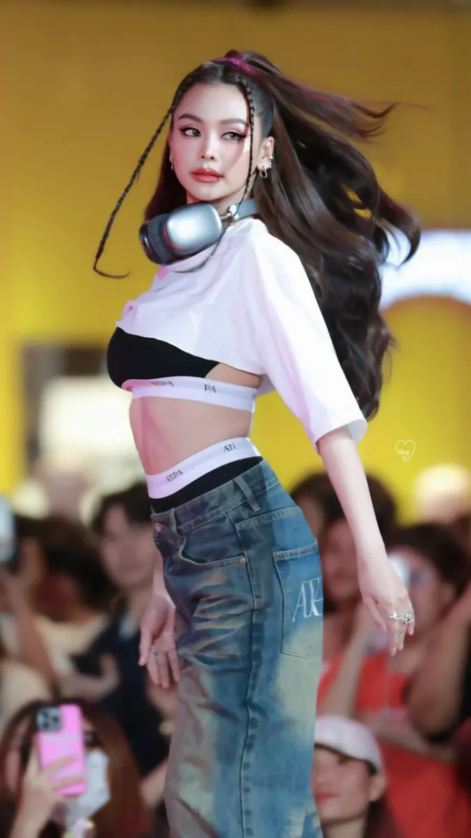 Engfa Waraha wallpaper