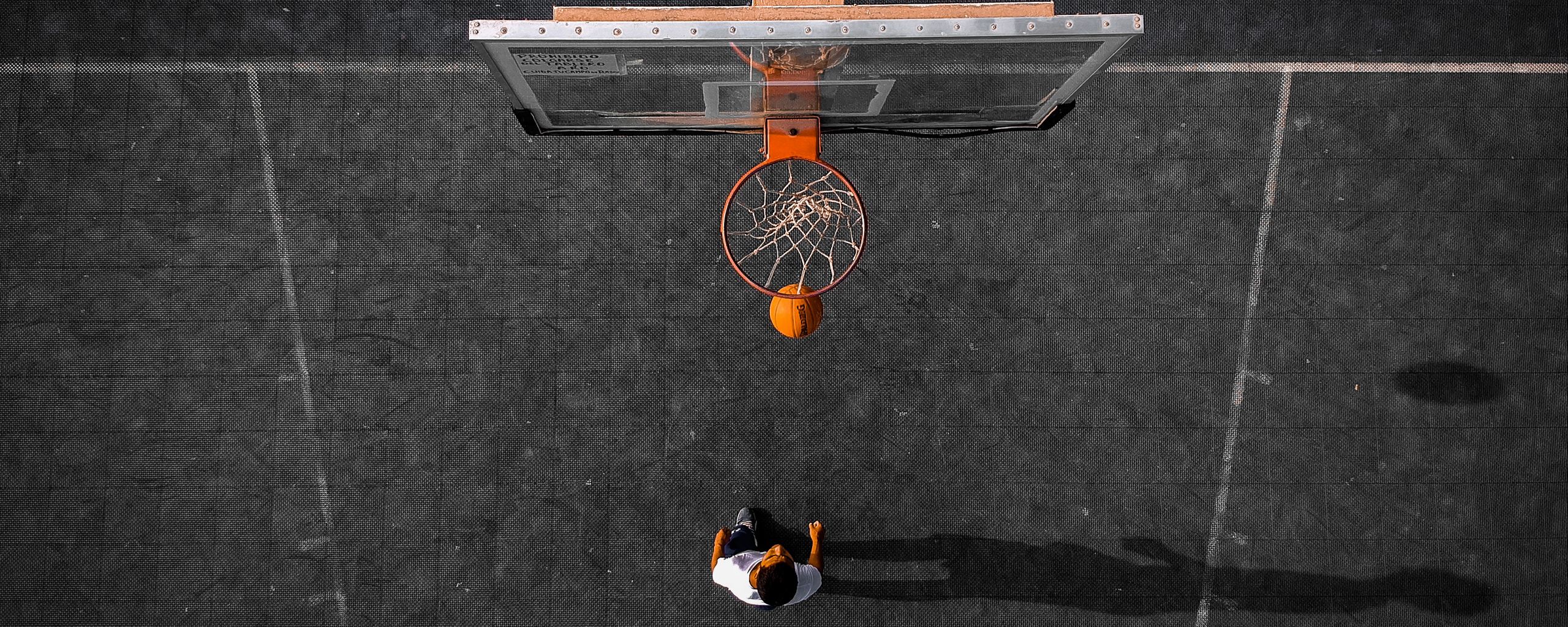 Download wallpaper 2560x1024 basketball, basketball hoop, ball, aerial view ultrawide monitor HD background