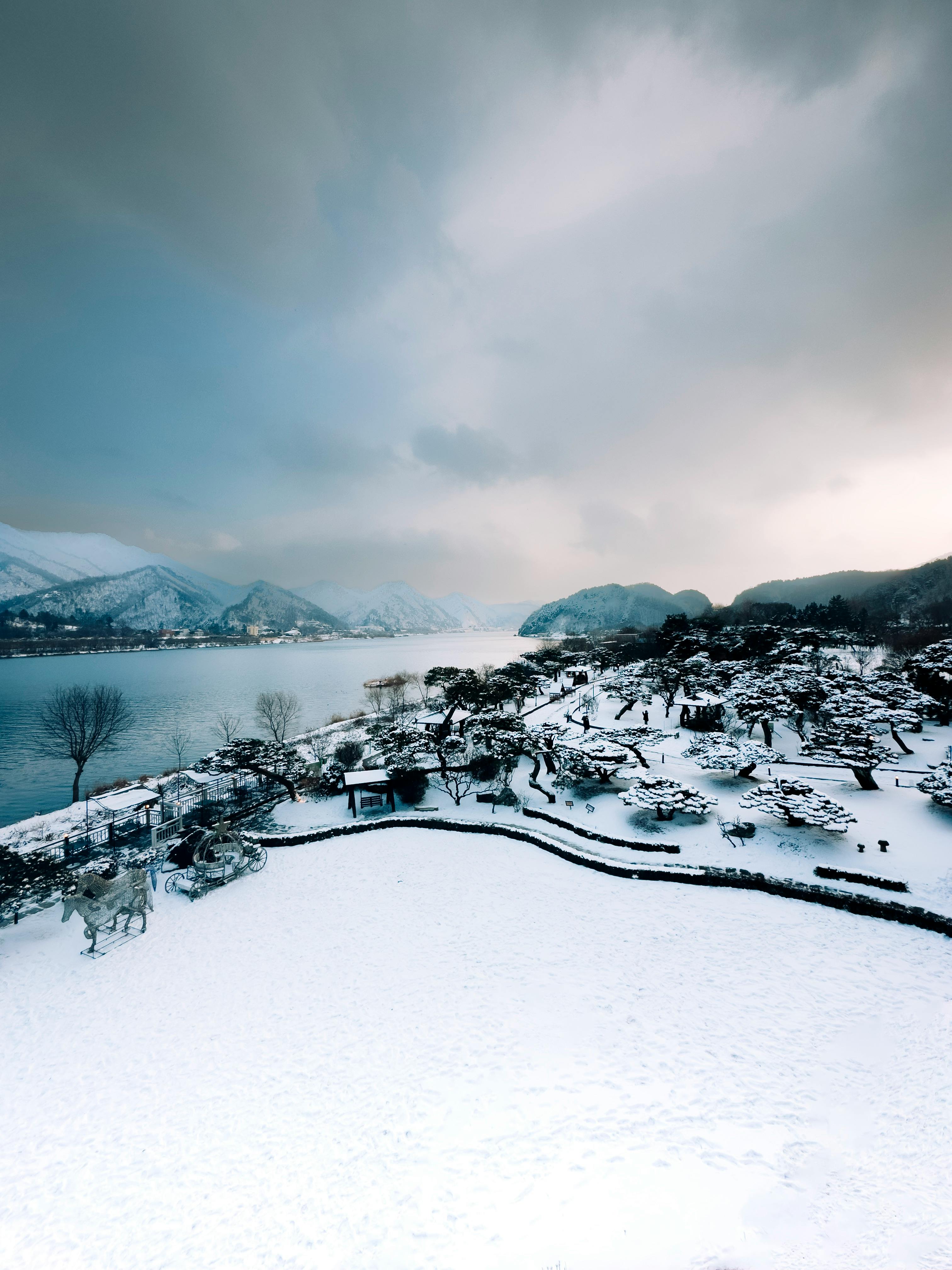 Snowy Winter Landscape in Seoul, South Korea · Free
