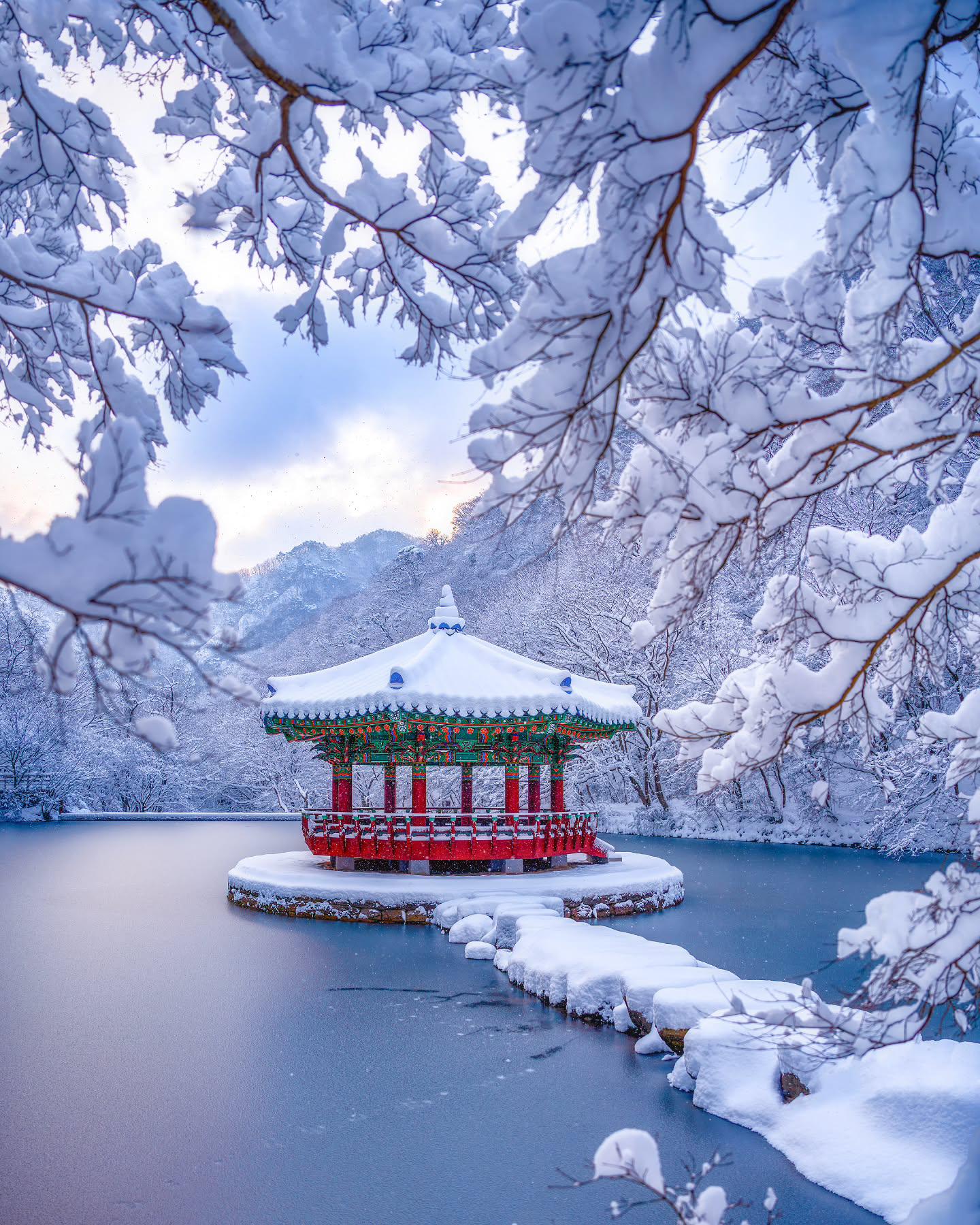 Uhwa Pavilion in the winter pond surrounded by frosted trees, Naejang Mountains, Jeongeup City, North Jeolla Province [1440×1800]