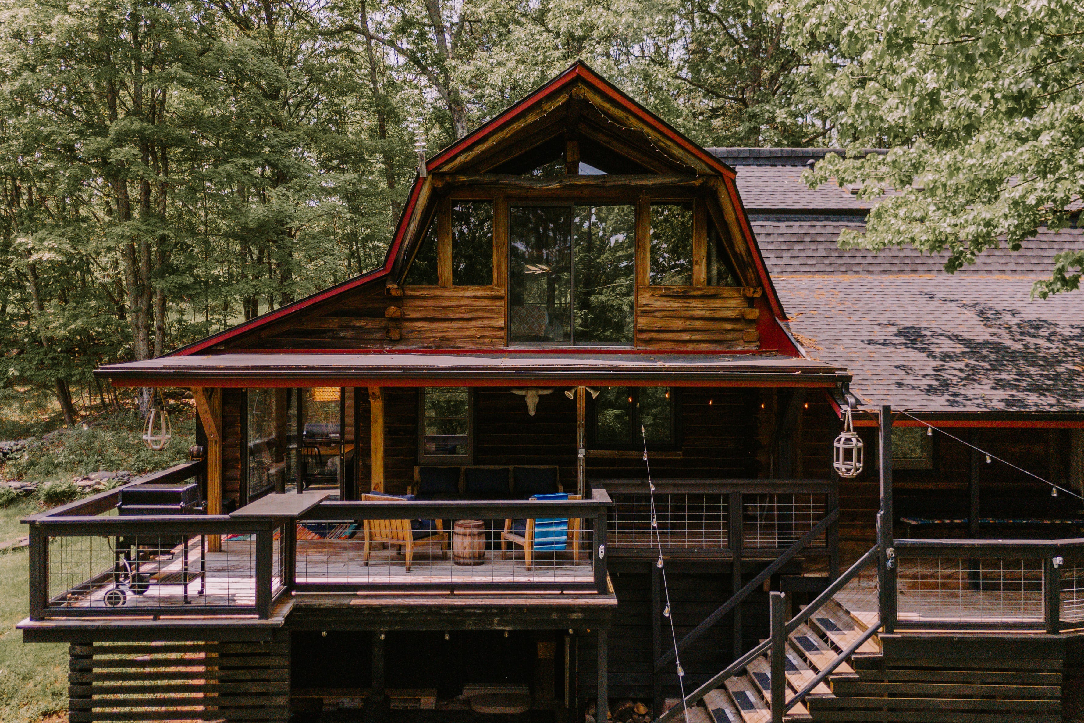 Cozy Cabins Perfect for Your Autumn Upstate Getaways