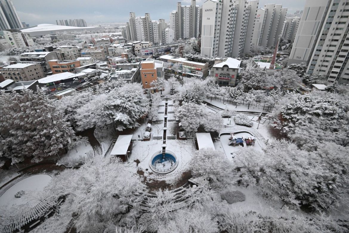 South Korean capital Seoul hit by record November snowfall