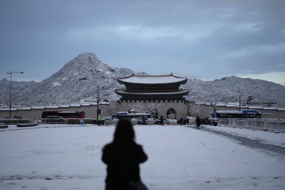 South Korean capital Seoul hit by record November snowfall
