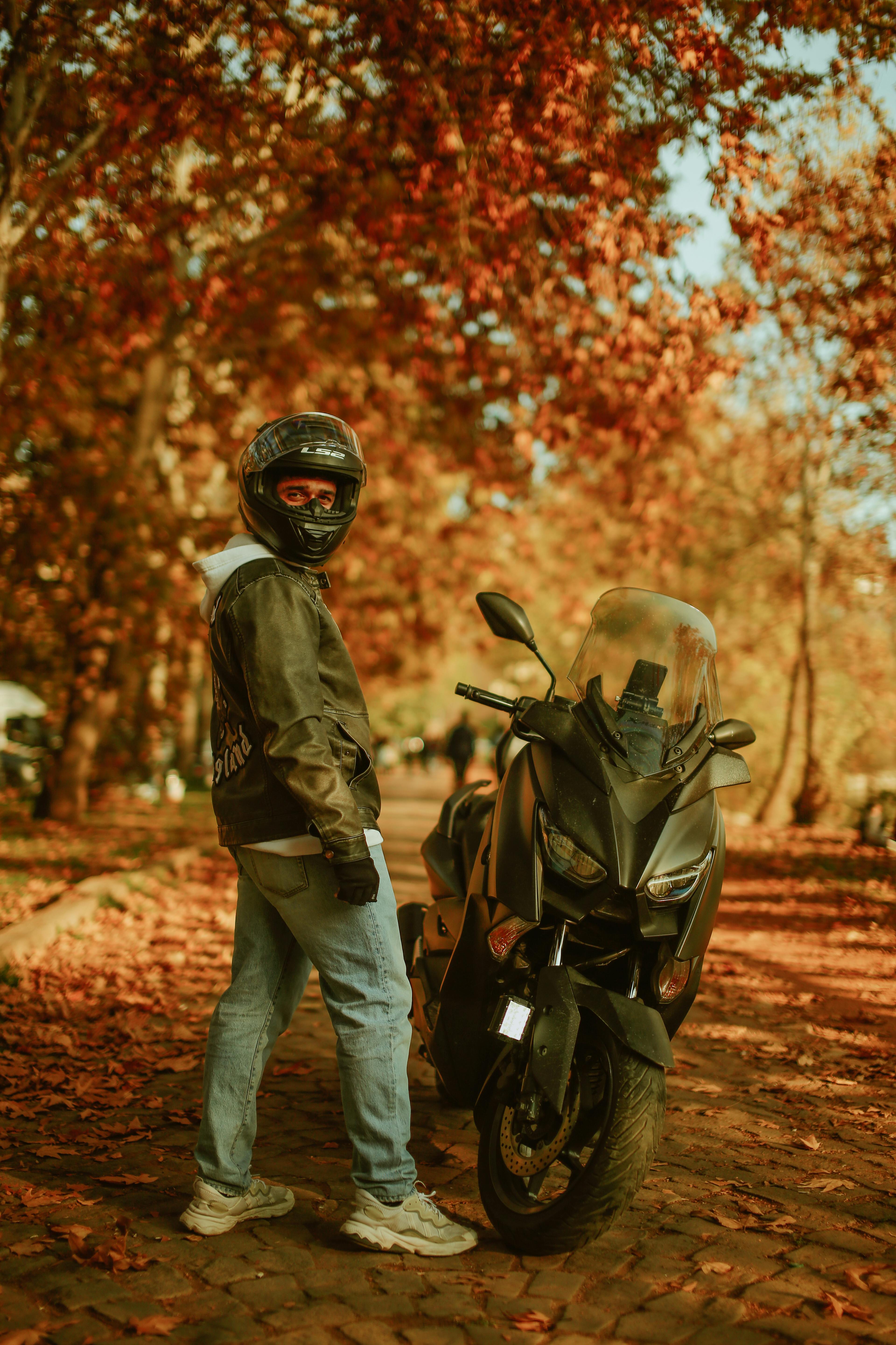 Bike with Motorcycle in Autumn Scenery · Free