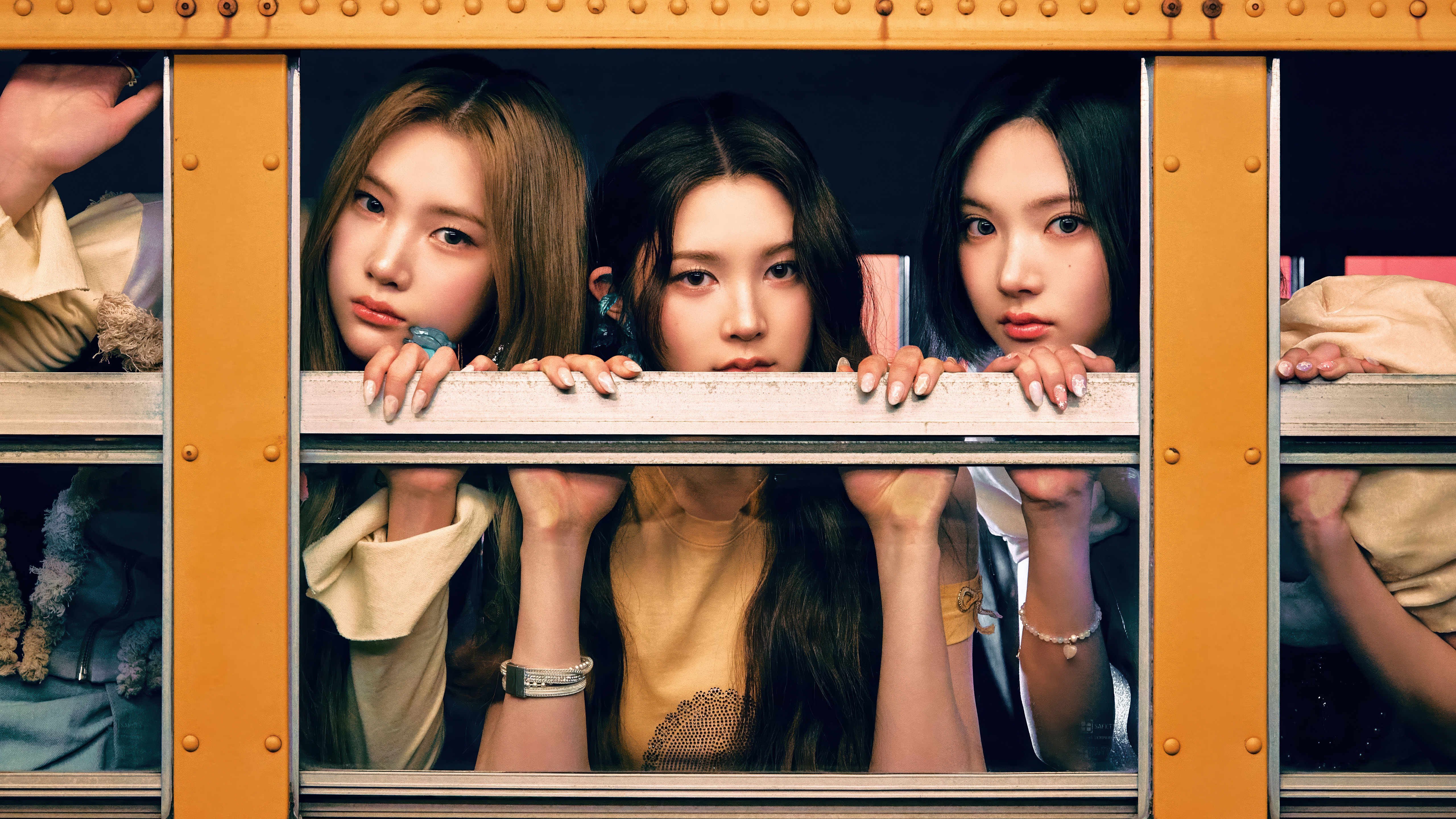 Hearts2Hearts 4K Wallpaper