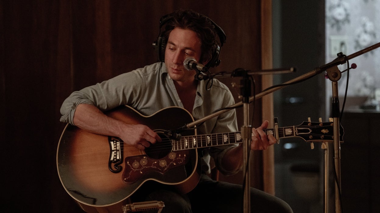 Springsteen: Deliver Me From Nowhere' review: Jeremy Allen White can't escape 'The Bear' in Bruce Springsteen biopic