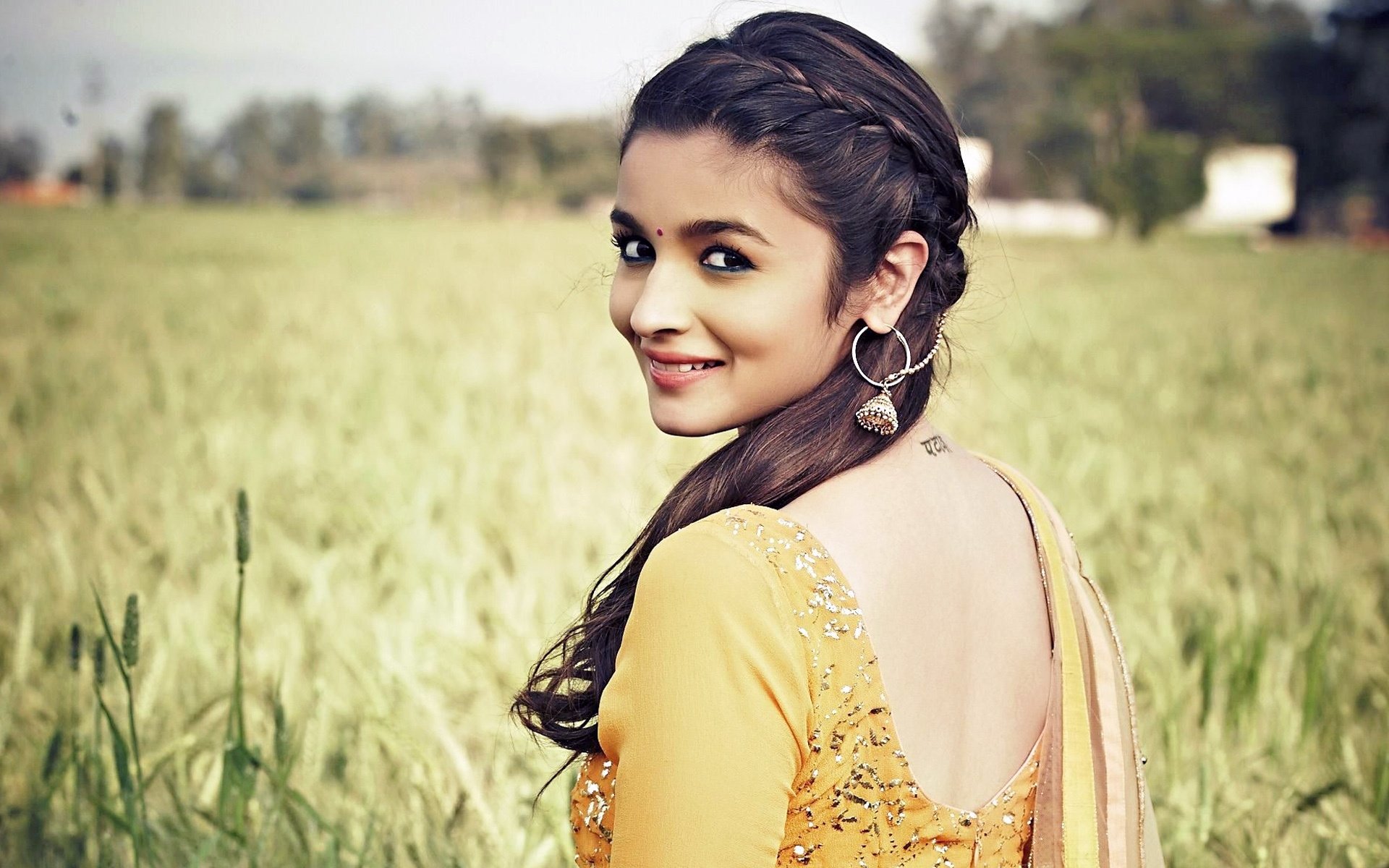 Alia Bhatt in Humpty Sharma Ki Dulhania HD Wallpaper