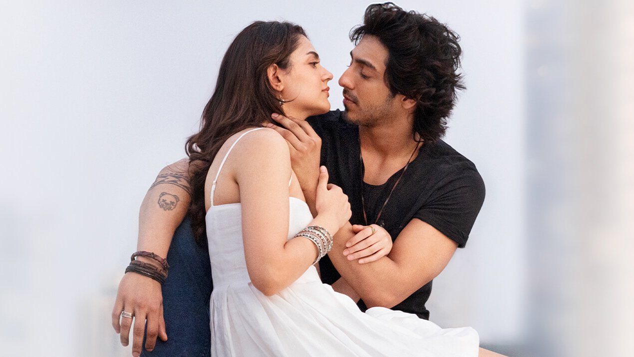 Saiyaara Movie Poster & Photo. Saiyaara Movie Location Pics. Saiyaara Bollywood Movie Location Stills