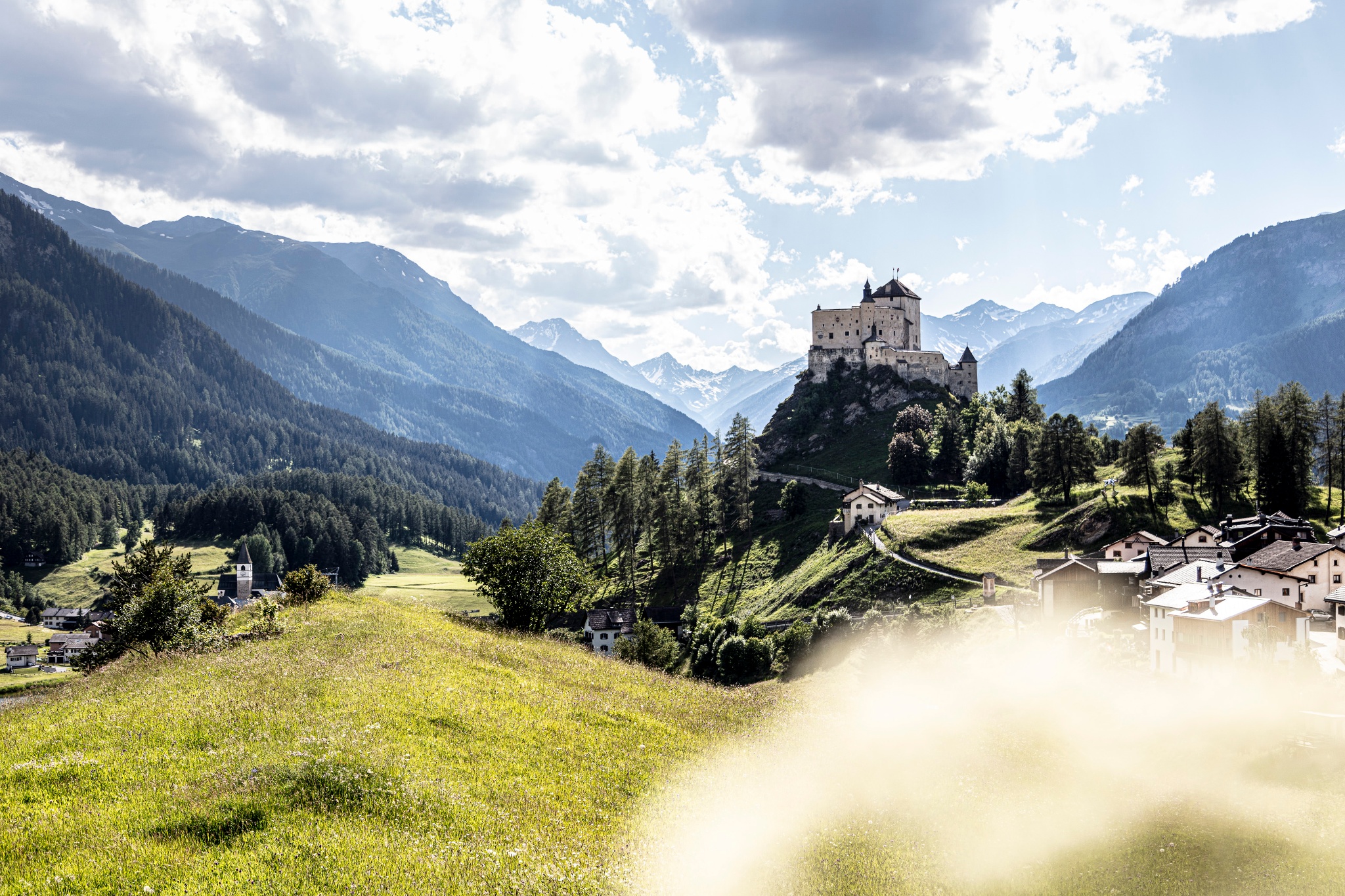 Schloss Tarasp • Castle TESSVM White Label Web