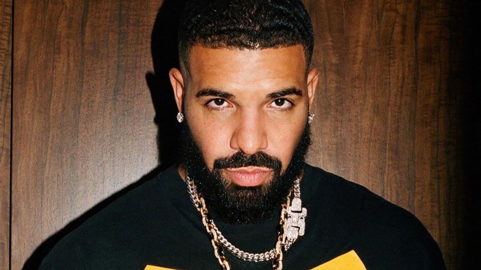 Drake Shows Off His Ripped Muscles & Re Sparks Surgery Rumors